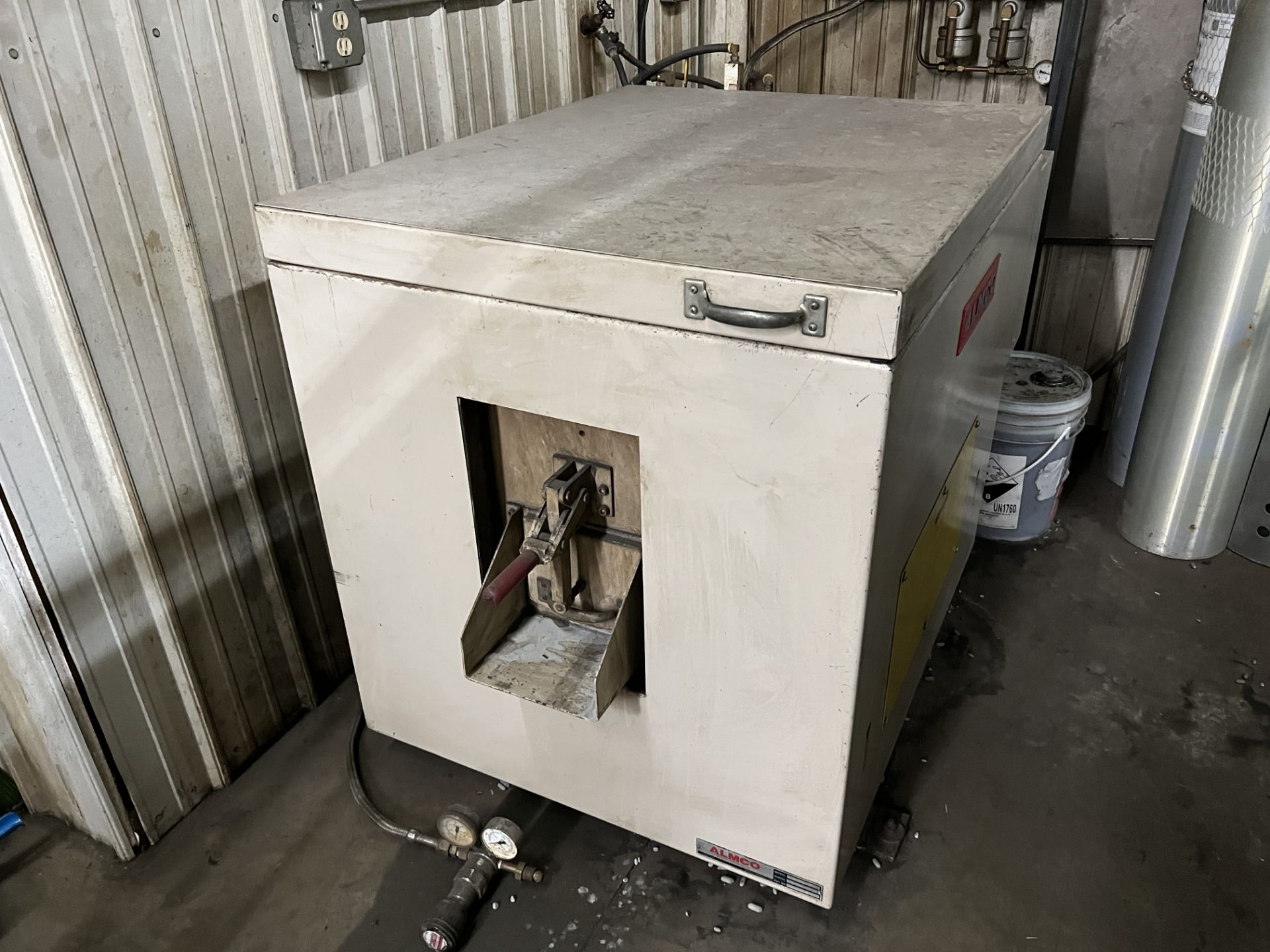 Almco VB-1631 Batch-Type Vibratory Finishing System, S/N 010619, with ...
