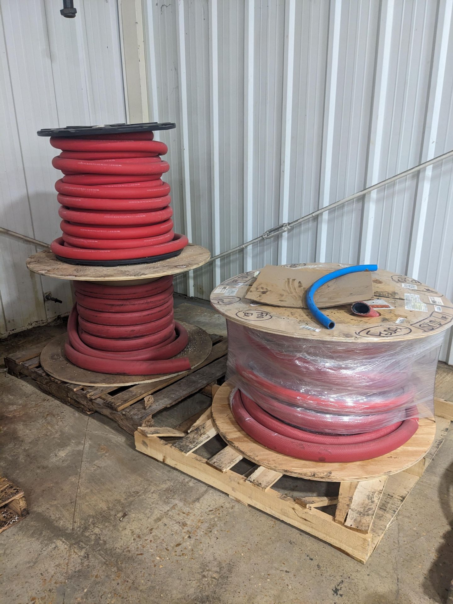 Lot of (4) Pallets of Assorted Air and Water Hoses - Image 3 of 4