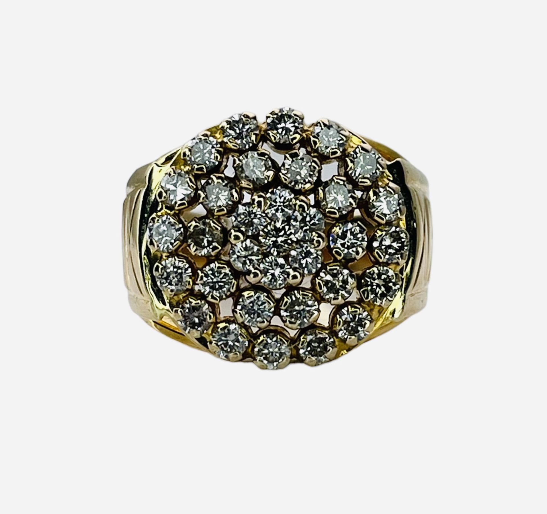 RRP-£4495.00 18K YELLOW GOLD GENTS DIAMOND CLUSTER RING, SET WITH ROOUND BRILLIANT CUT DIAMONDS, TOT