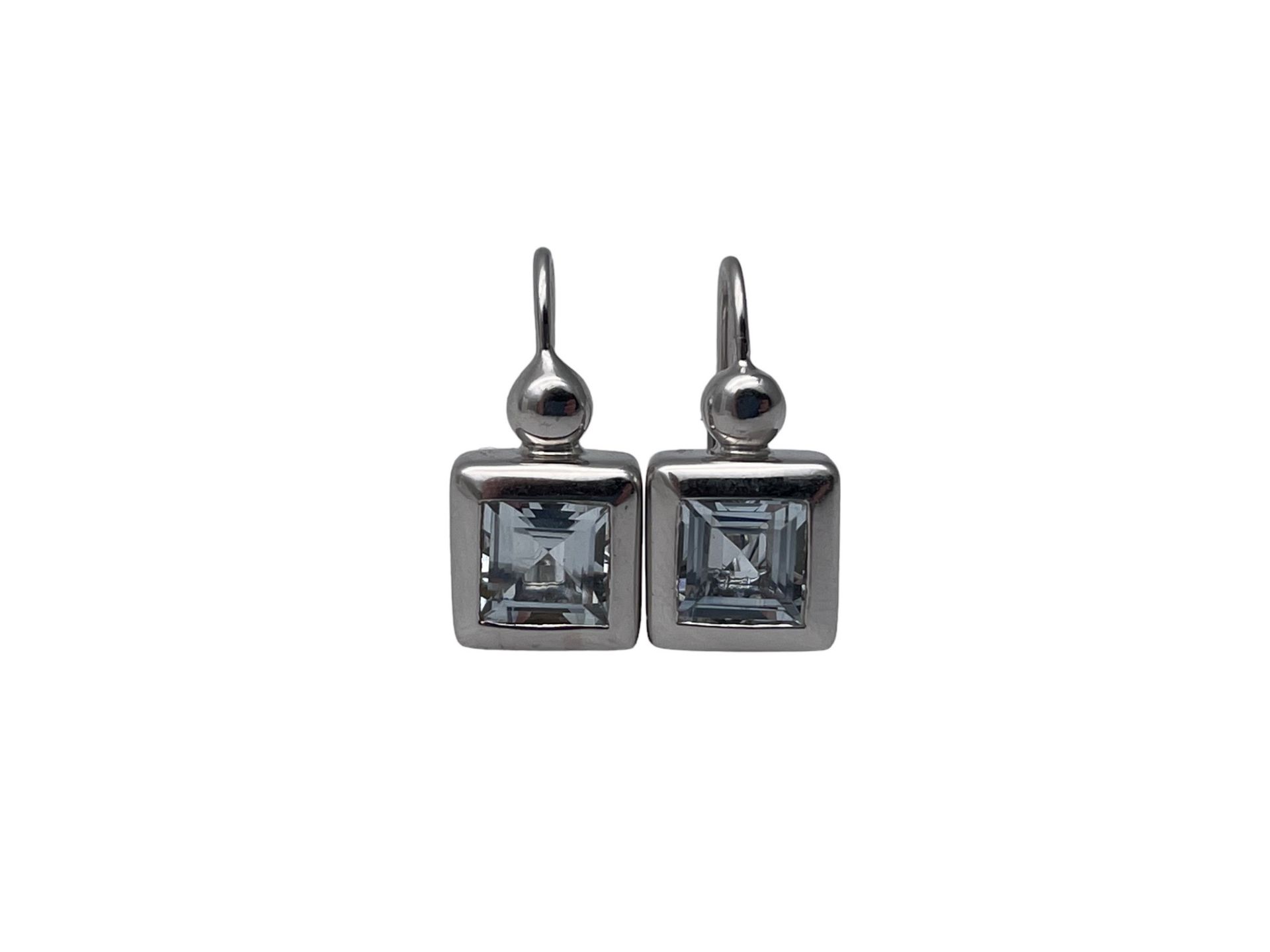 RRP-£3950.00 18ct WHITE GOLD LADIES AQUAMARINE EARRINGS, SET WITH TWO EMERALD CUT STONES, TOTAL CARA