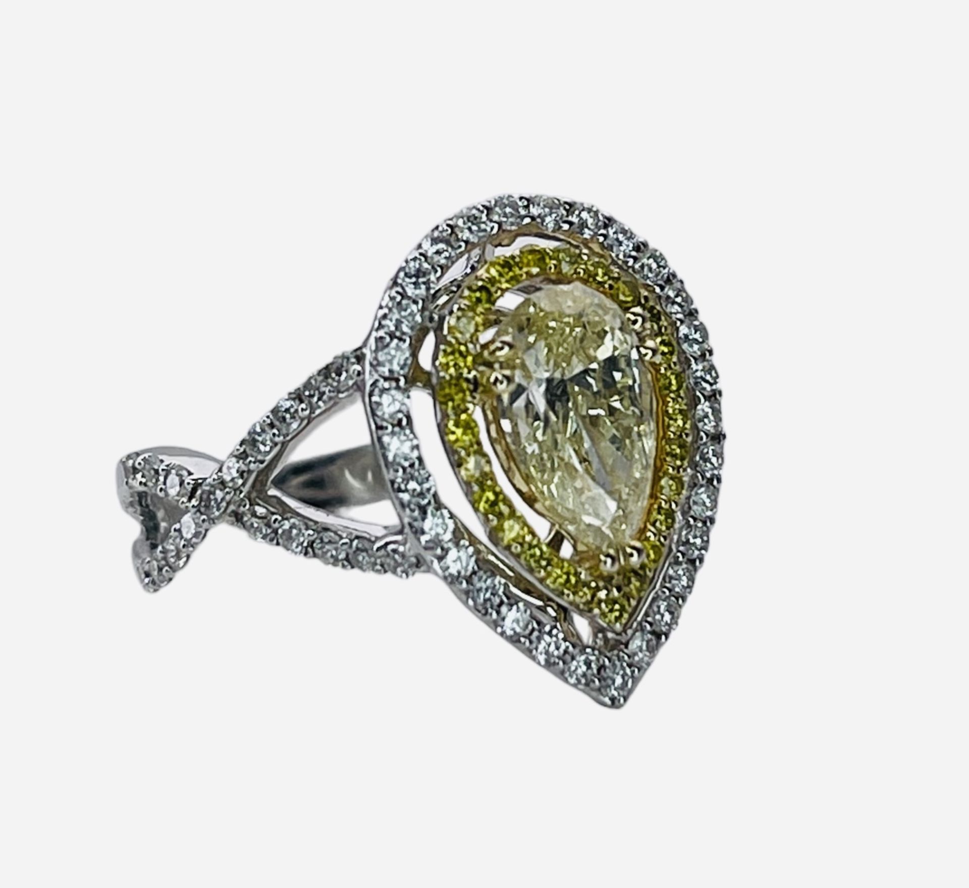 RRP-£15,995.00 18K WHITE GOLD LADIES PEAR SHAPED YELLOW DIAMOND RING, SET WITH 1.03 YELLOW DIAMOND C