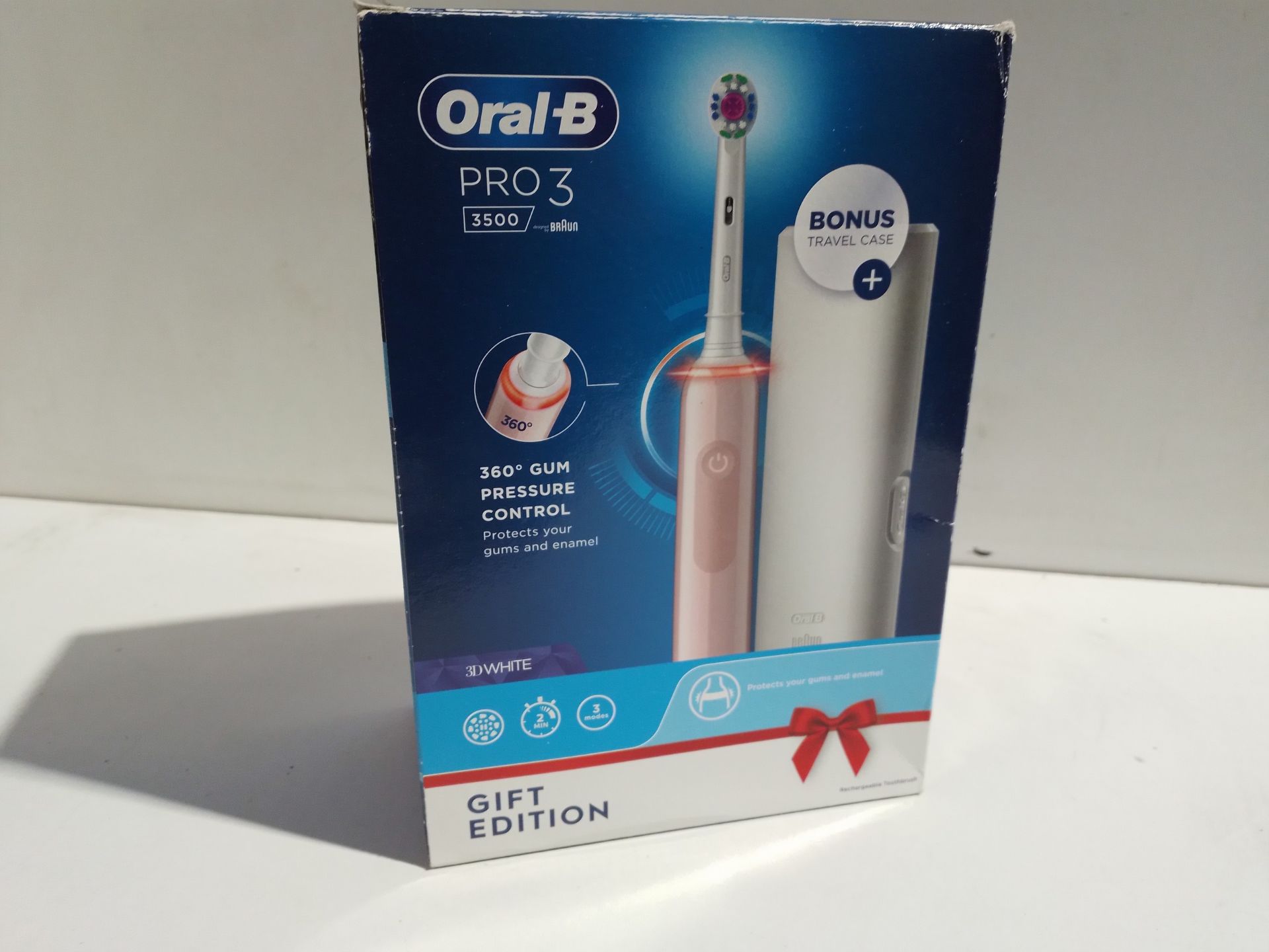 RRP £47.78 Oral-B Pro 3 Electric Toothbrush with Smart Pressure Sensor - Image 2 of 2