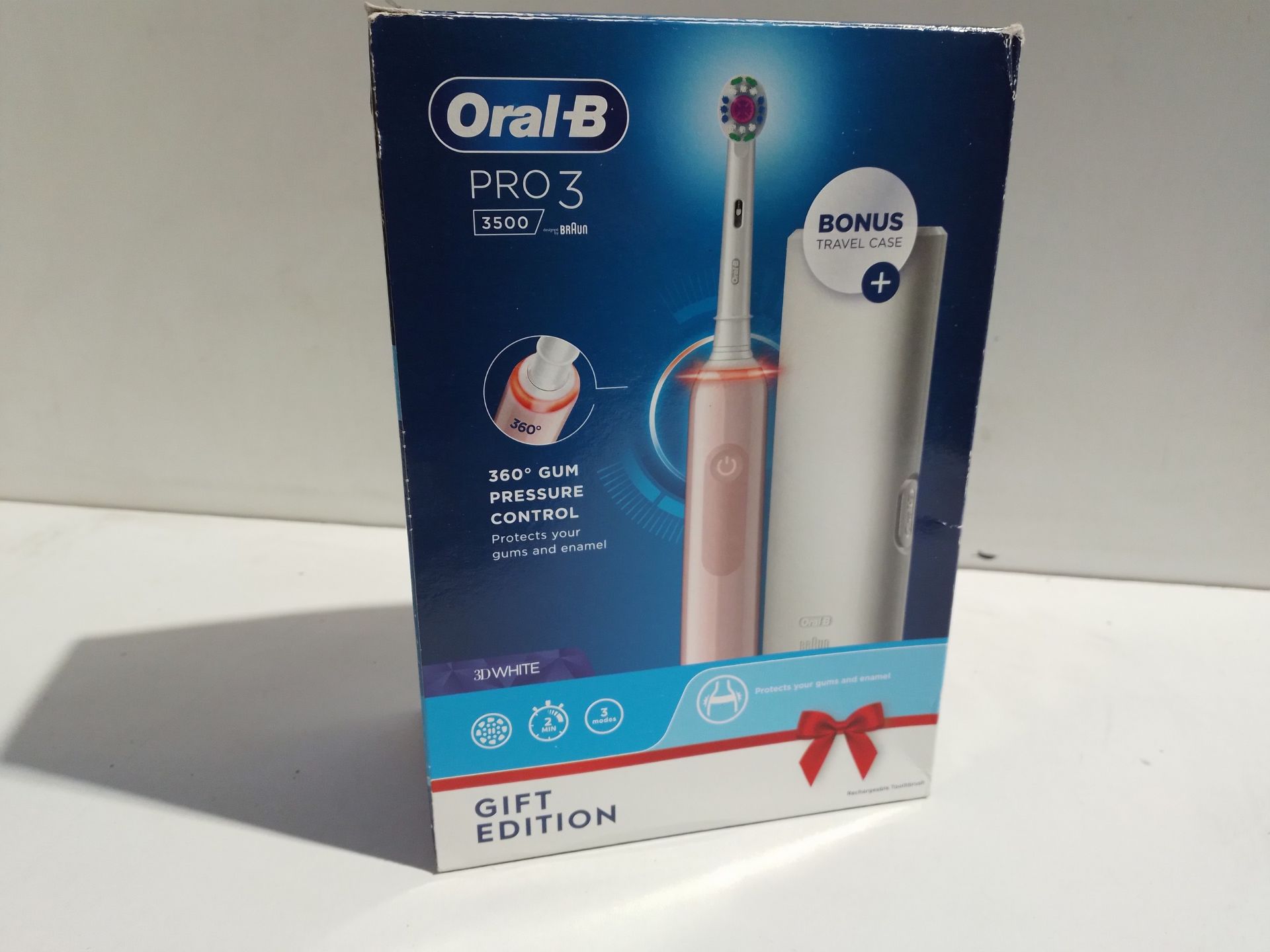 RRP £47.78 Oral-B Pro 3 Electric Toothbrush with Smart Pressure Sensor - Image 2 of 2