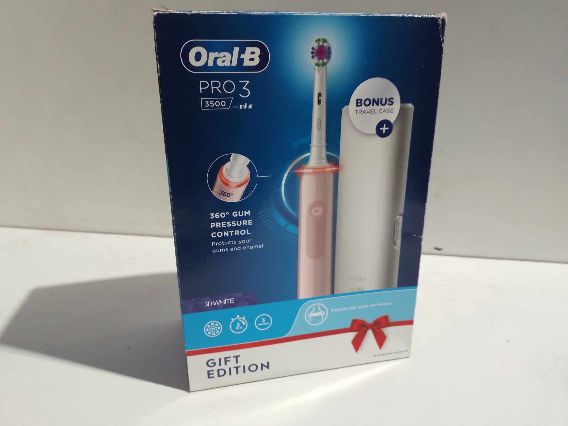 RRP £47.78 Oral-B Pro 3 Electric Toothbrush with Smart Pressure Sensor - Image 2 of 2