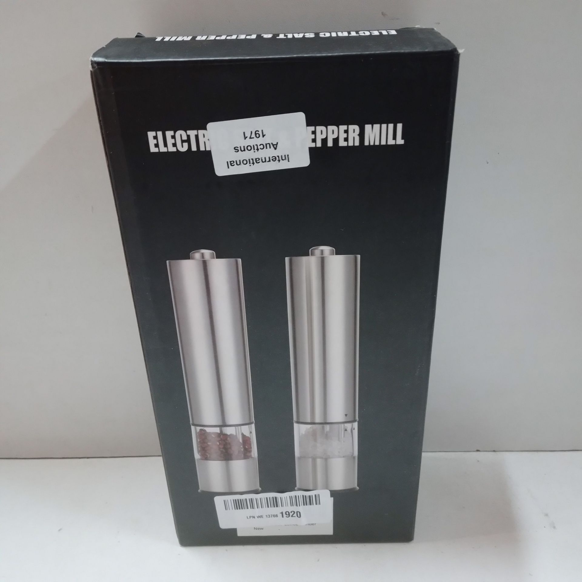 RRP £17.99 Salt and Pepper Grinder Set (UK Company) Set of 2 Electric Grinder Mill - Image 2 of 2