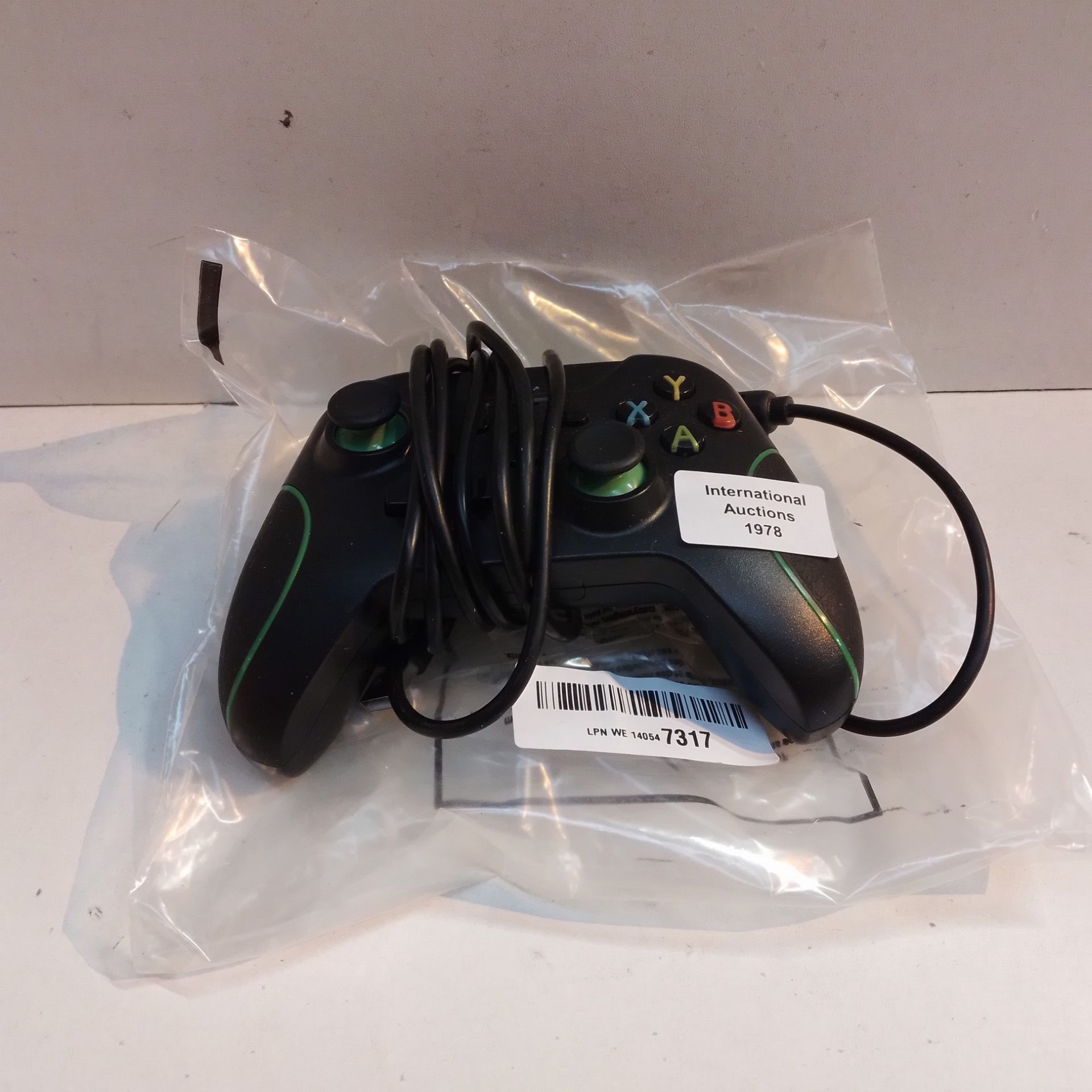 RRP £20.48 Zwini Wired Controller for Xbox One - Image 2 of 2
