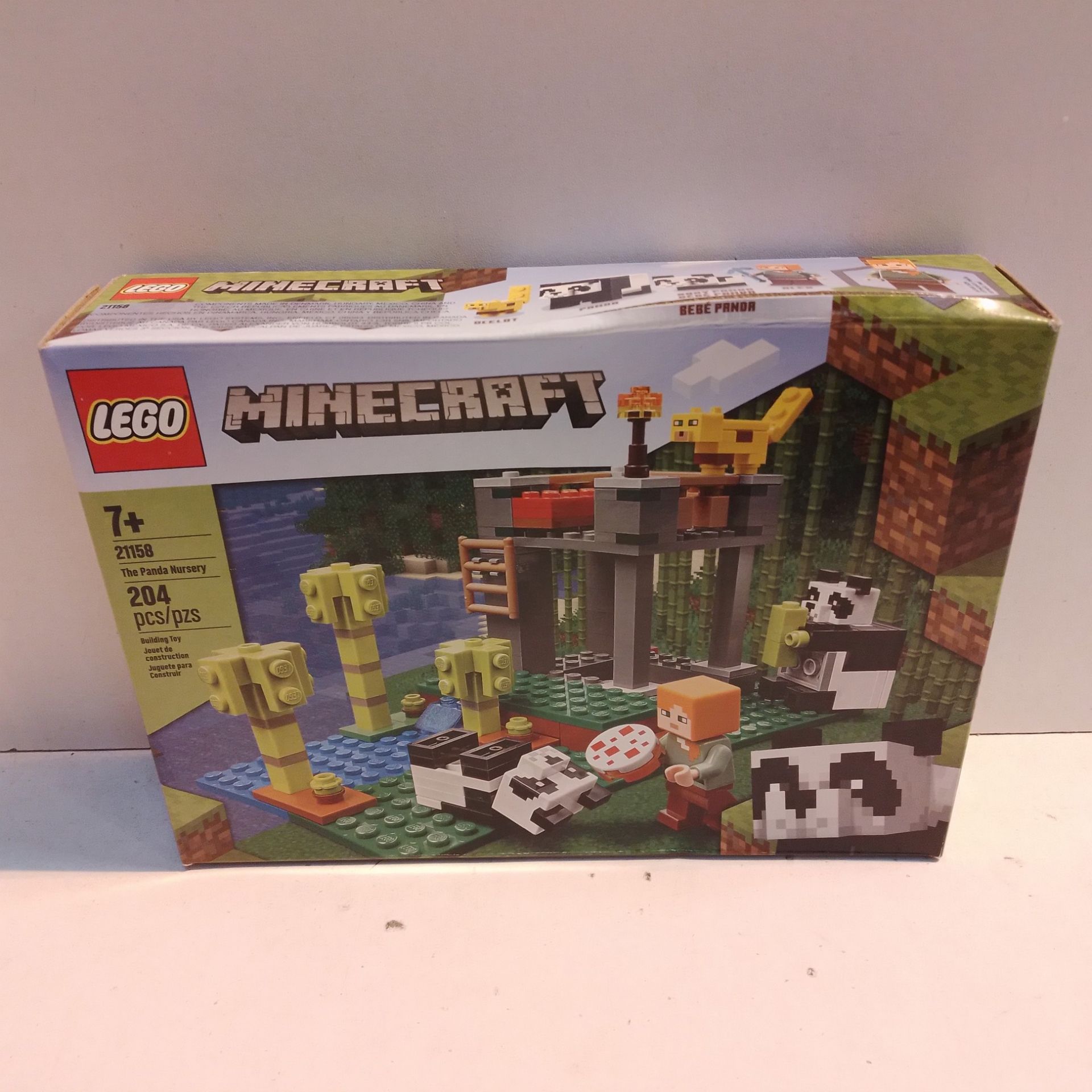RRP £23.75 LEGO 21158 Minecraft The Panda Nursery Building Set with Alex & Animal Figures - Image 2 of 2