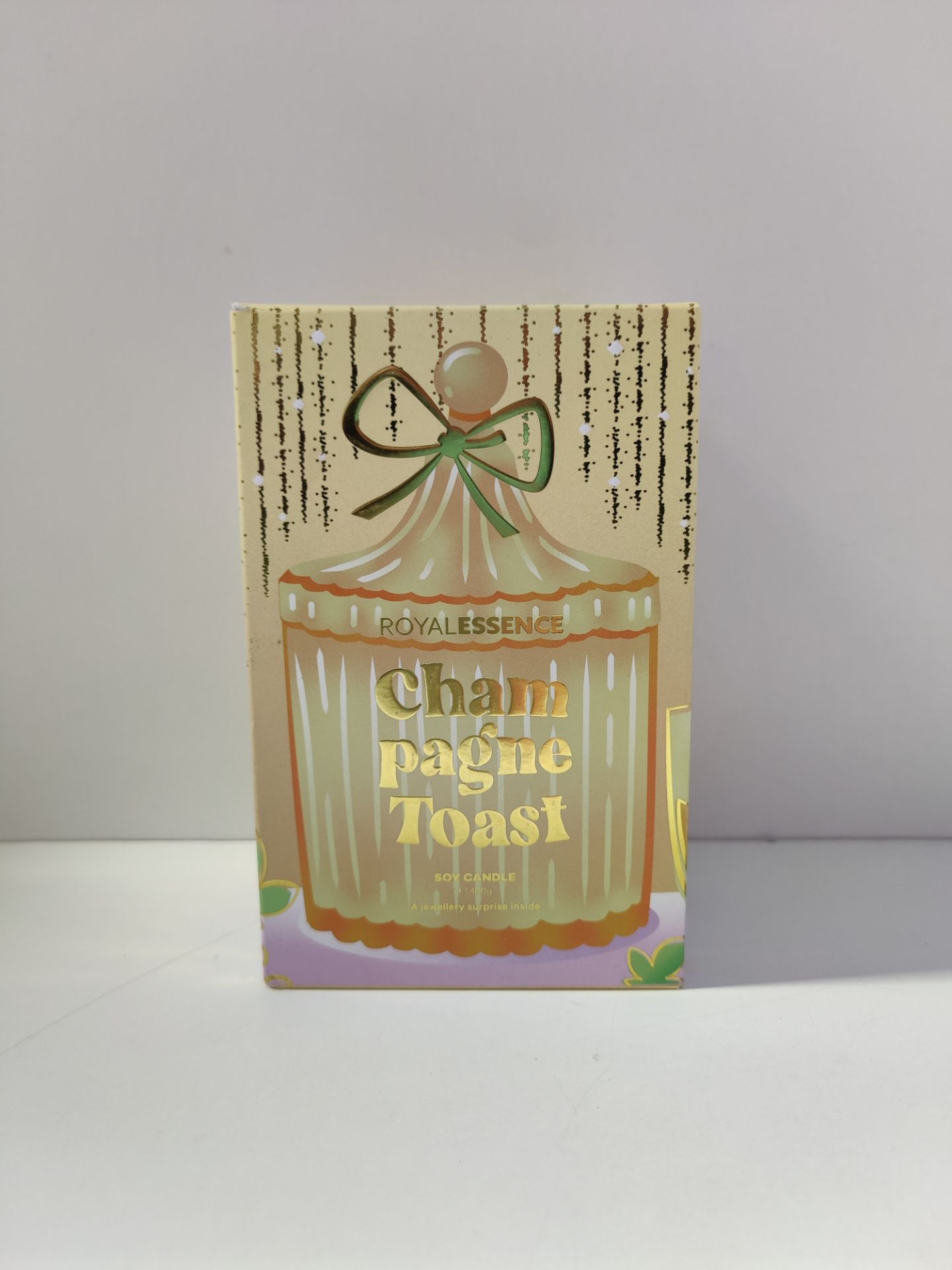 RRP £14.96 Royal Essence Champagne Toast Jewellery Candle - Image 3 of 3