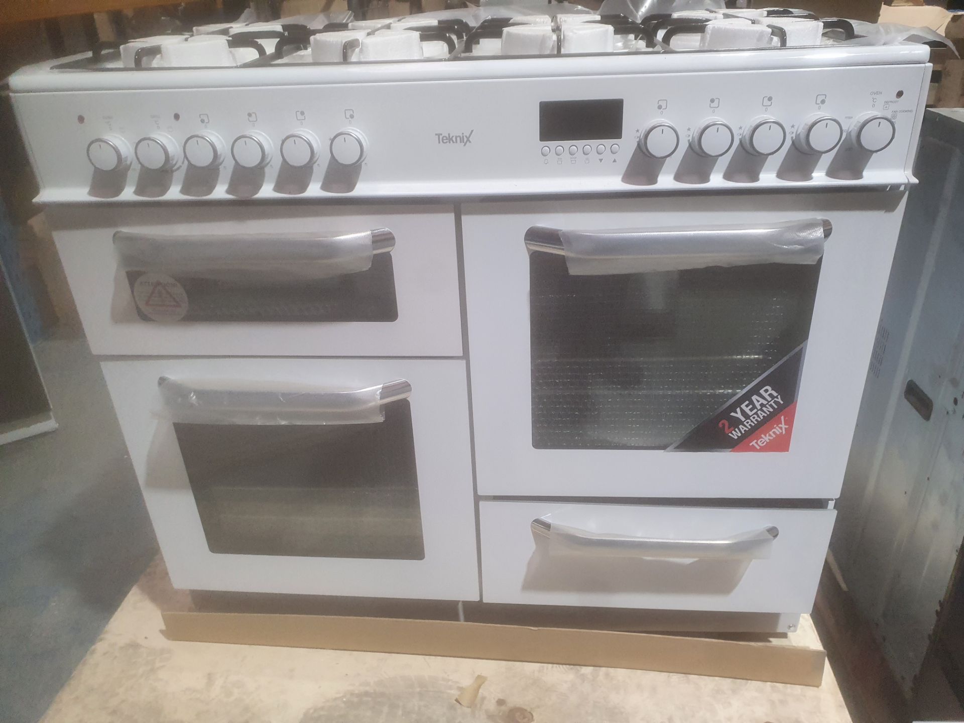 Teknix TKRC100W 100cm Dual Fuel Range Cooker in White RRP £649.99 - Image 2 of 11