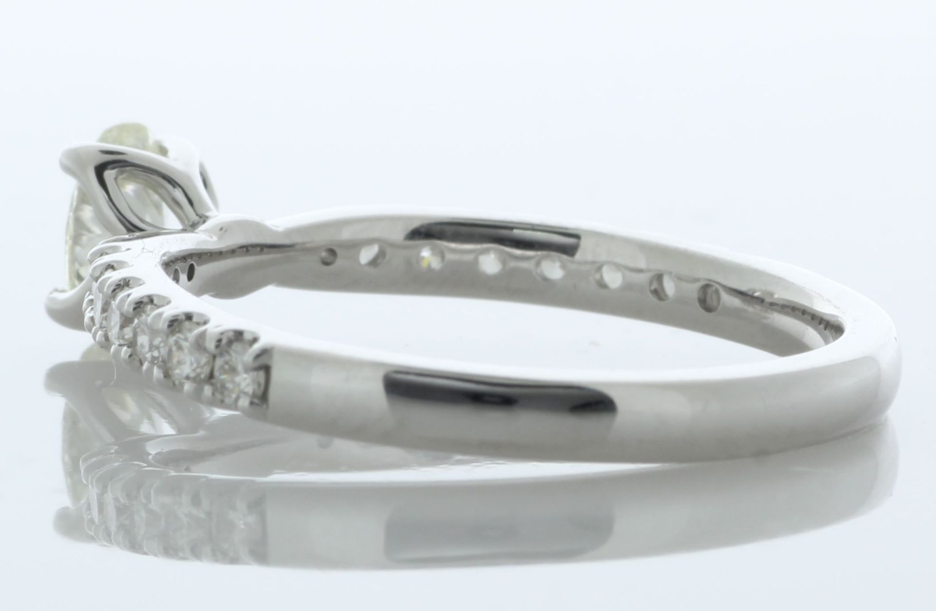 18ct White Gold Oval Cut Diamond Ring (0.60) 0.70 Carats - Valued By IDI £7,995.00 - A stunning oval - Image 3 of 5