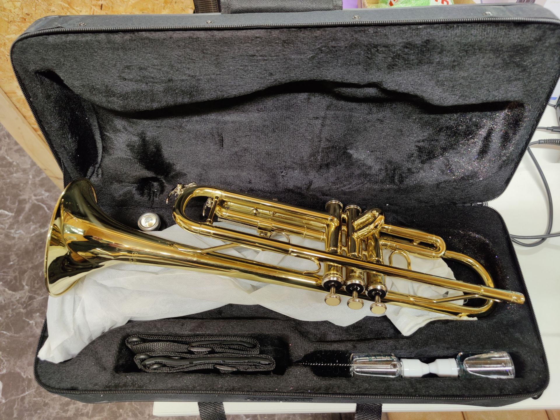 RRP £129.99 Vangoa Bb Standard Trumpet Set for Beginner, Brass Student Trumpet Instrument with Hard