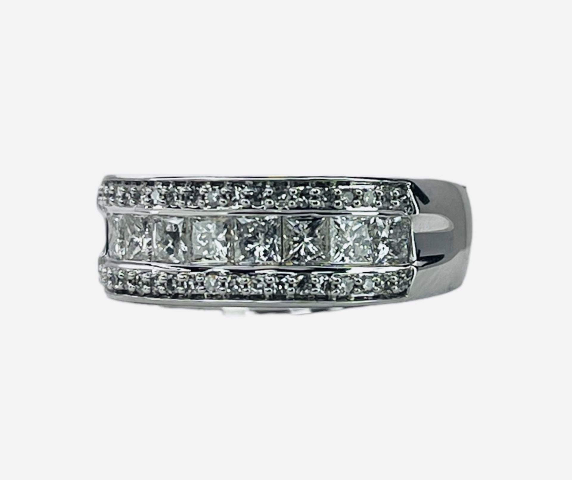 RRP-£4750.00 14CT WHITE GOLD LADIES DIAMOND RING, SET WITH A TOTAL CARAT WEIGHT 1.00CT, SET WITH PRI