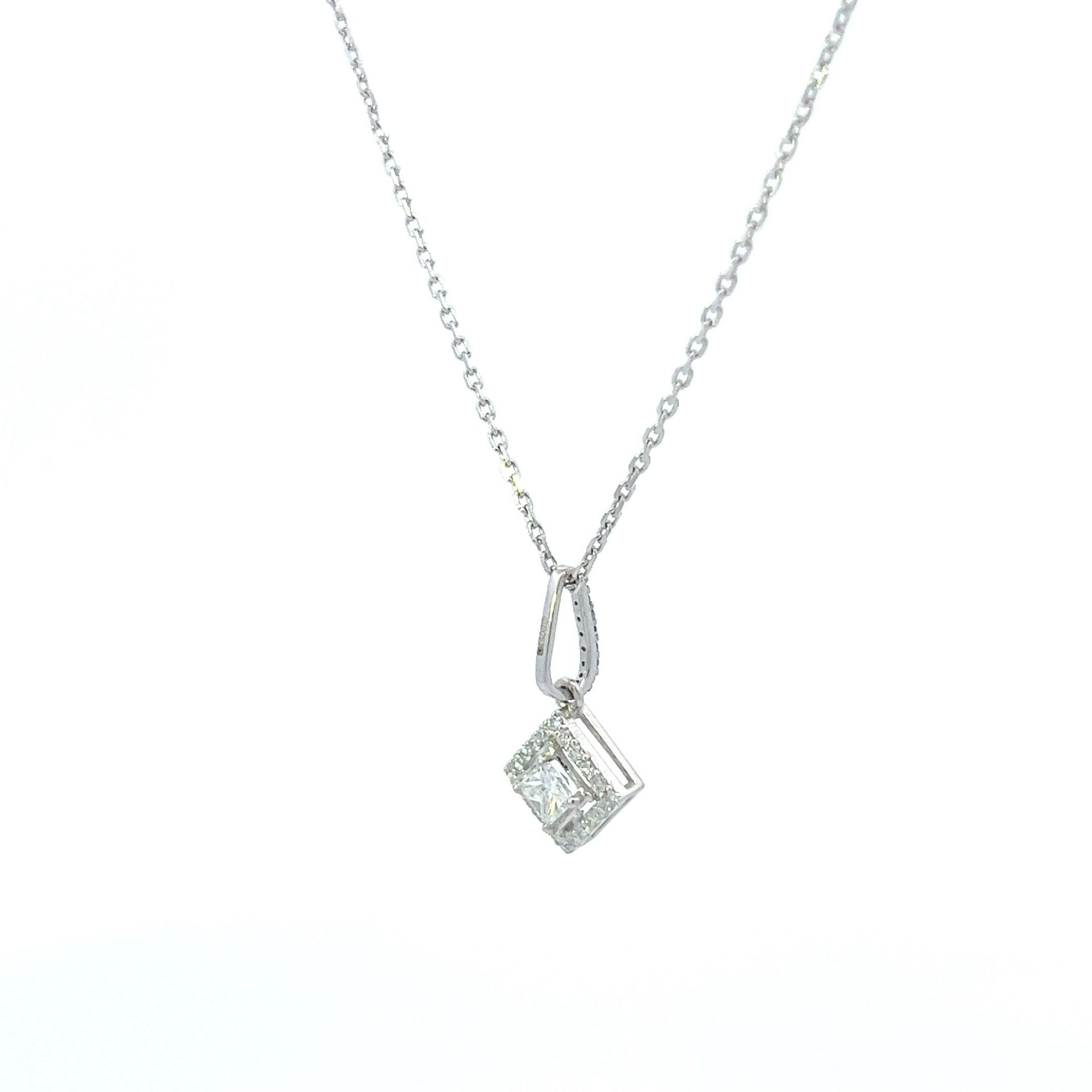 RRP-£3250.00 18K WHITE GOLD PENDENT WITH CHAIN, DIAMOND WEIGHT- 0.40CT, COLOUR- G/H, CLARITY- VS (AP - Image 3 of 4