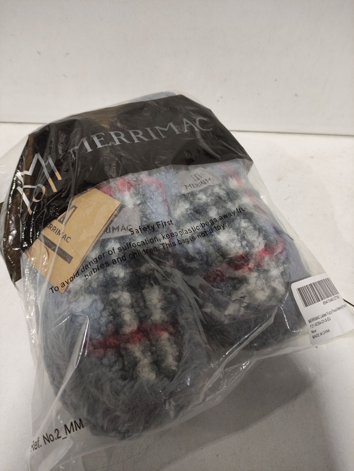 RRP £16.74 MERRIMAC Ladies' Fuzzy Cable Knit Slipper Socks Sherpa - Image 2 of 2