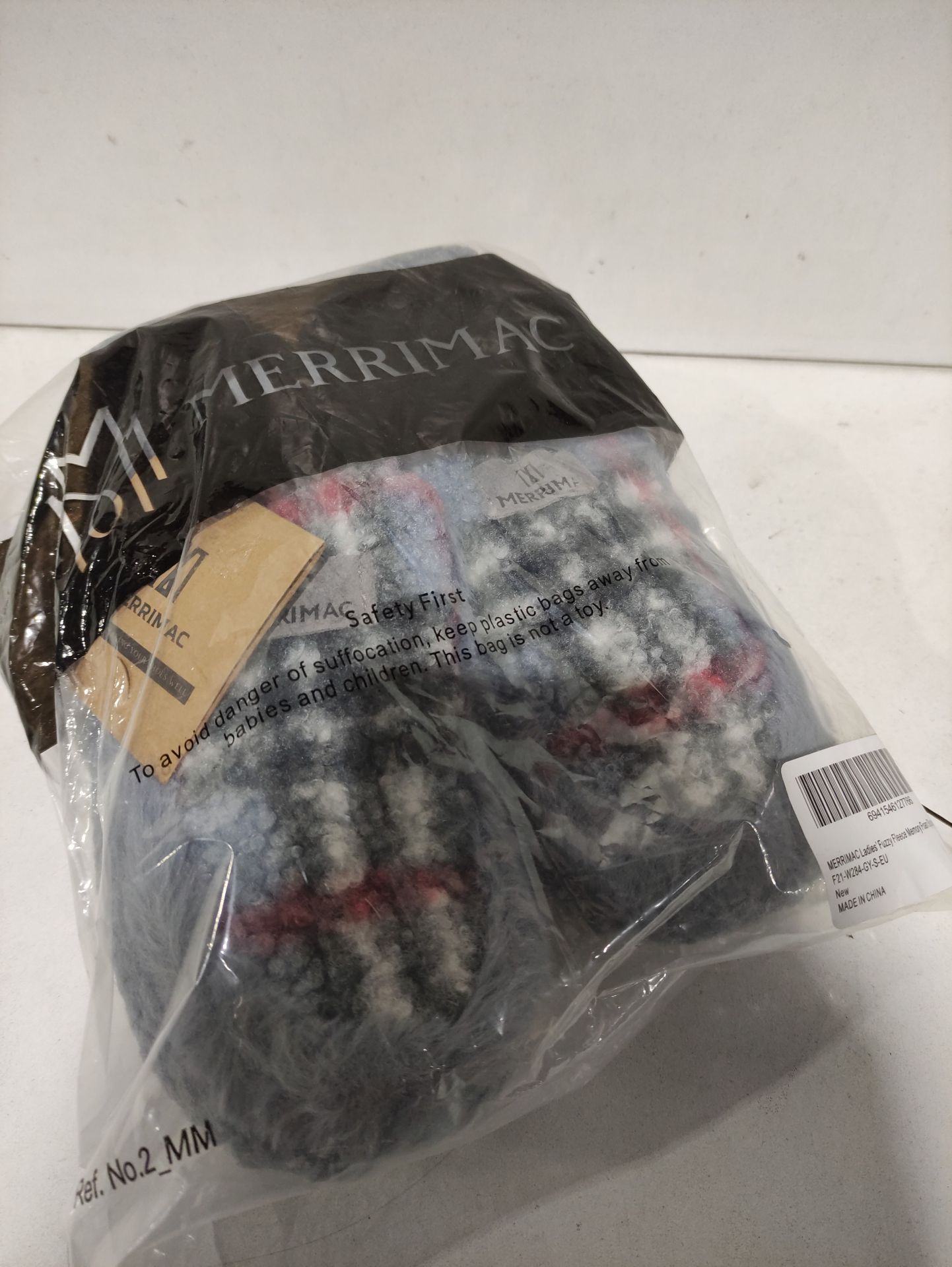 RRP £16.74 MERRIMAC Ladies' Fuzzy Cable Knit Slipper Socks Sherpa - Image 2 of 2