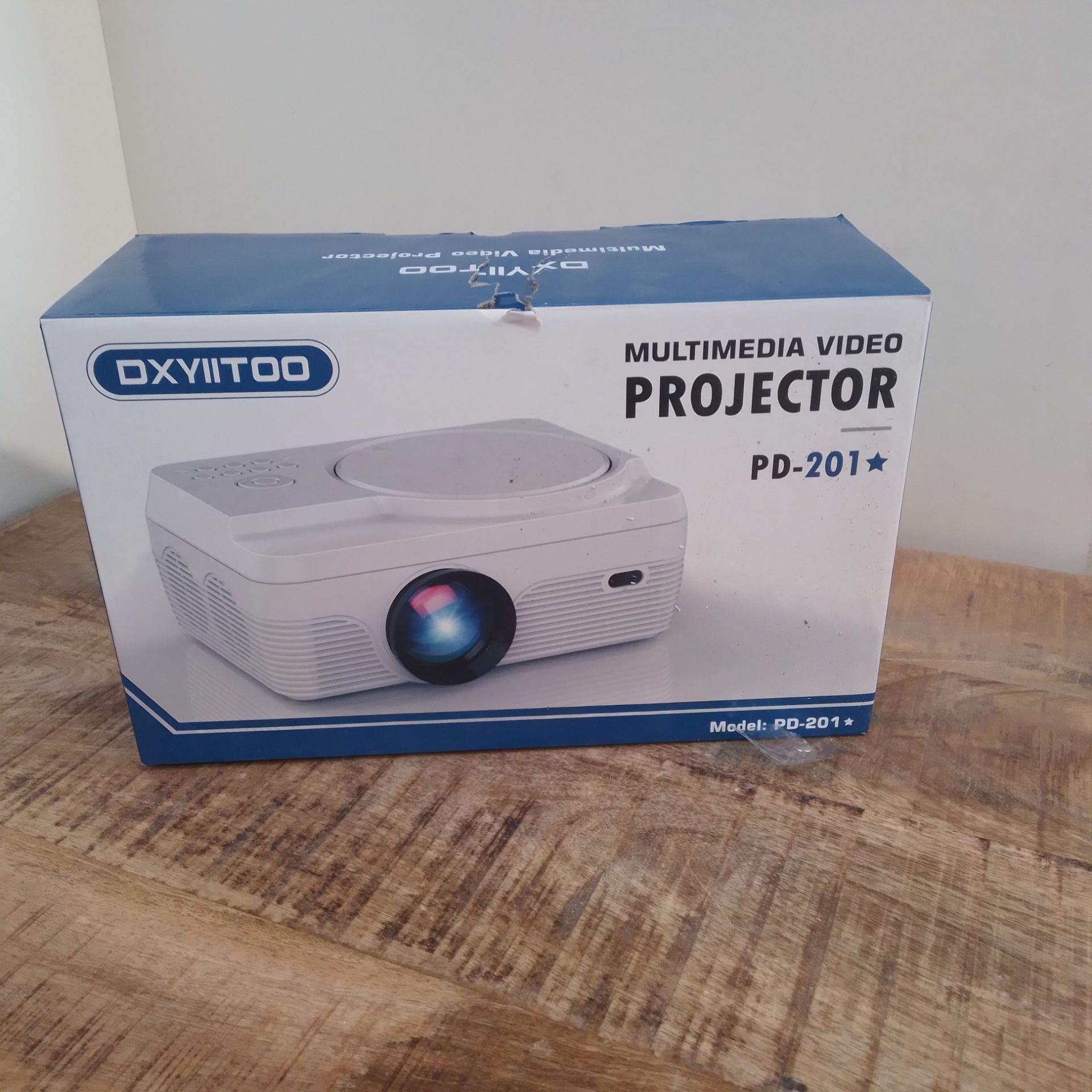 RRP £196.77 Full HD WiFi Bluetooth Projector Built in DVD Player - Image 2 of 2