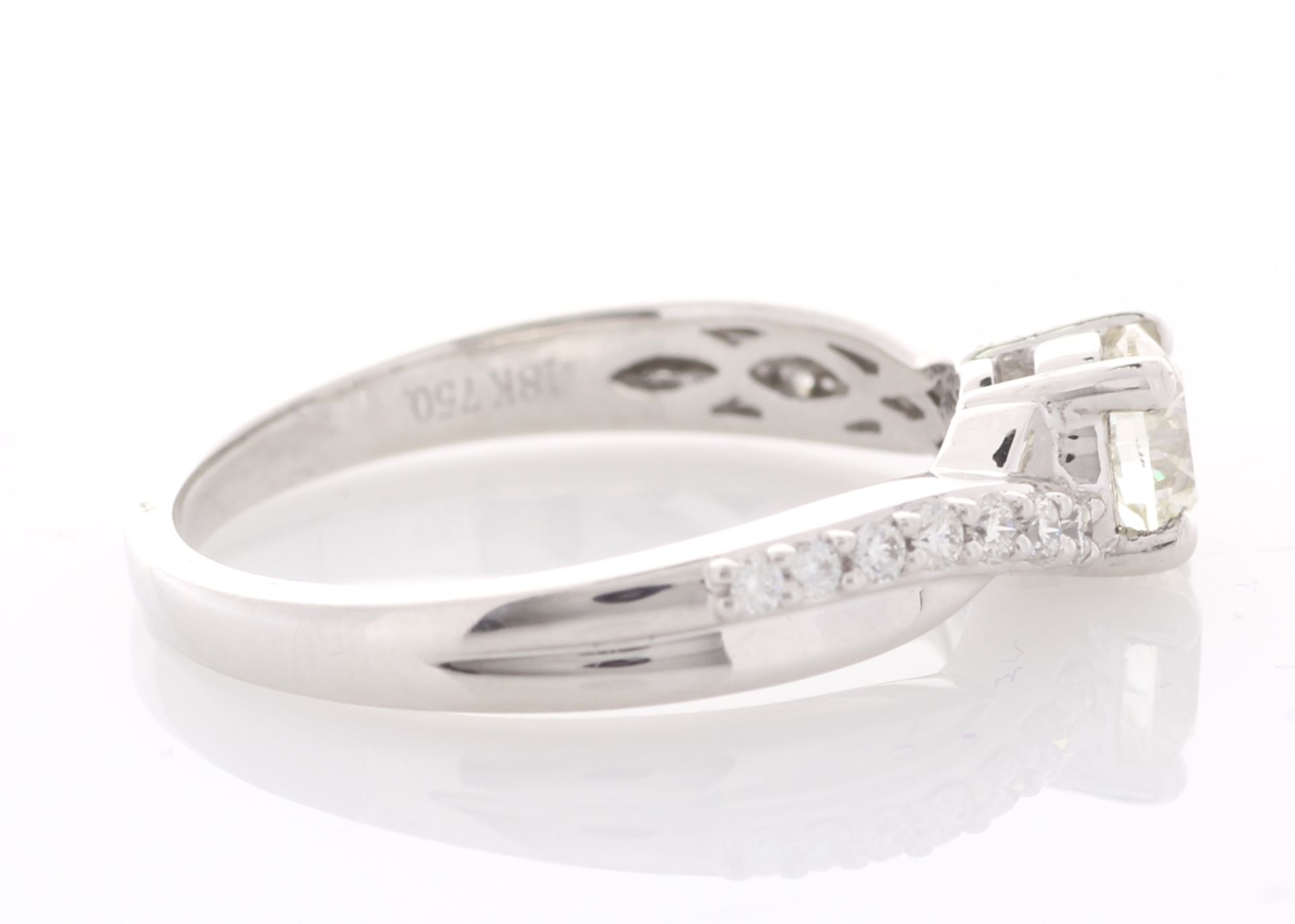 18ct White Gold Twist Shoulders Diamond Ring 0.43 Carats - Valued By AGI £5,775.00 - One sparkling - Image 4 of 5