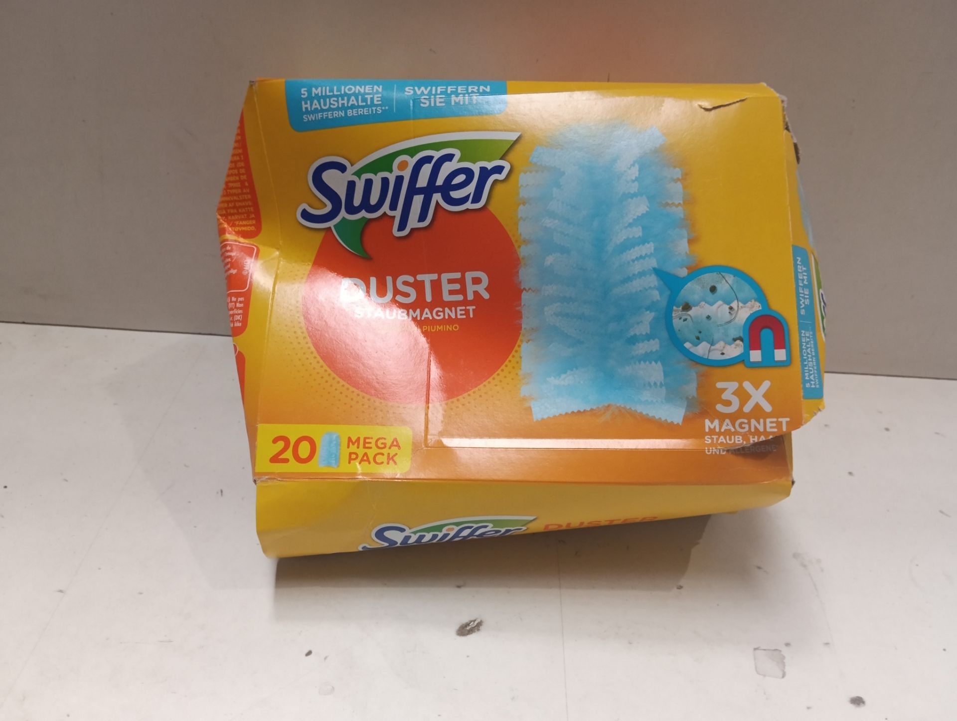 RRP £15.69 Swiffer Duster, Blue, pack of 20 - Image 2 of 2