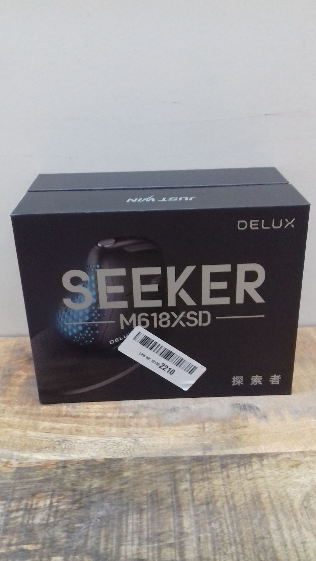 RRP £73.31 DeLUX Seeker Wireless Ergonomic Vertical Mouse with OLED Screen