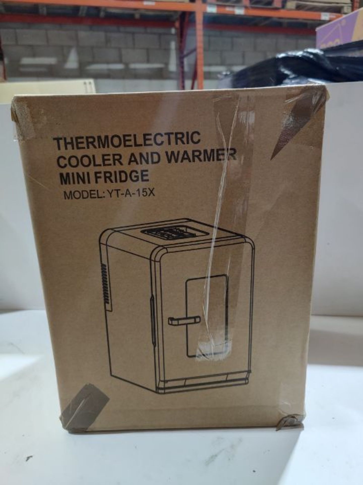 RRP £78.00 Mini Fridge 15 Liter/21 Cans - Image 2 of 3