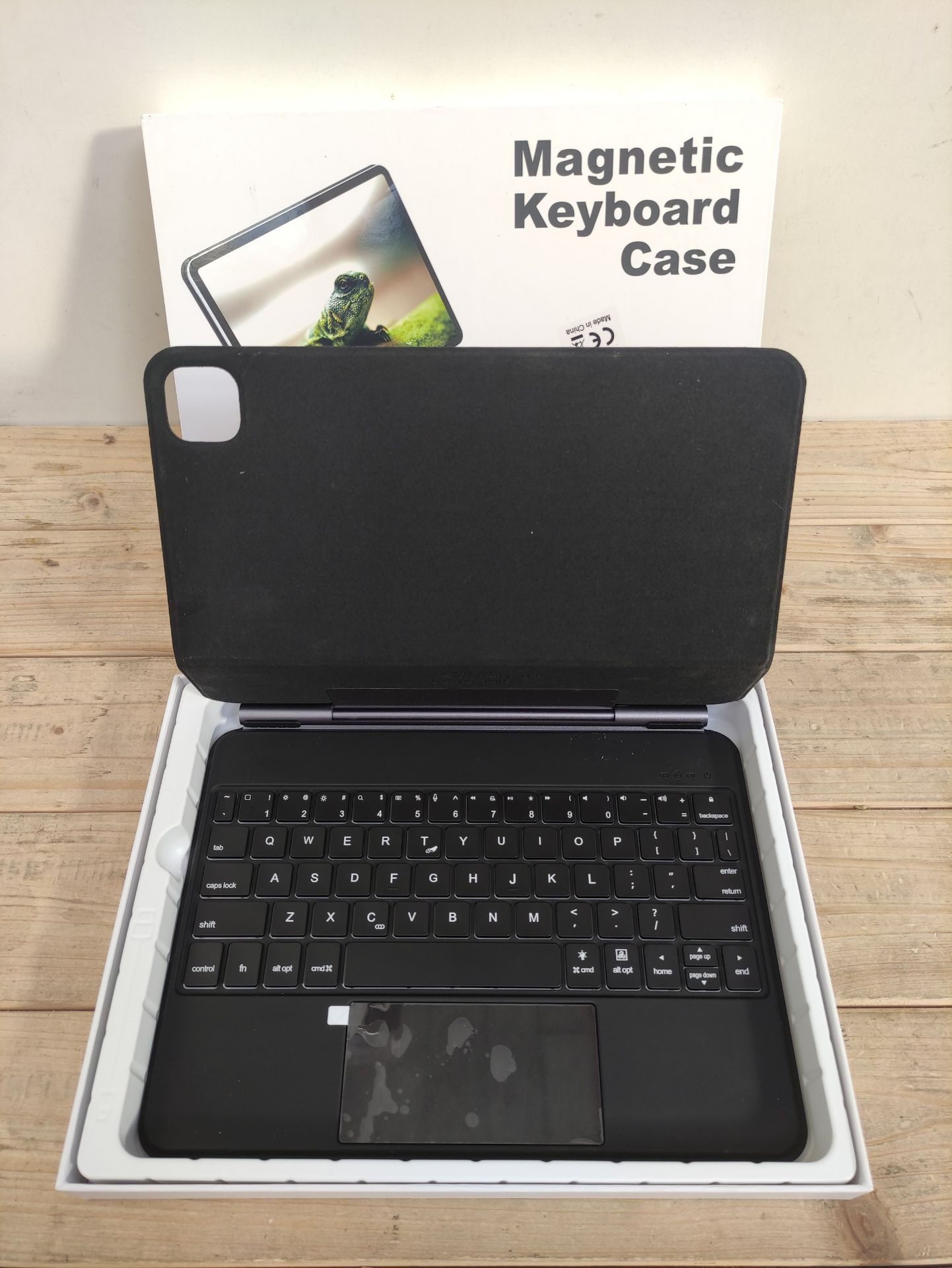 RRP £132.87 SENGBIRCH Magic Keyboard for iPad Air 5th - Image 2 of 2