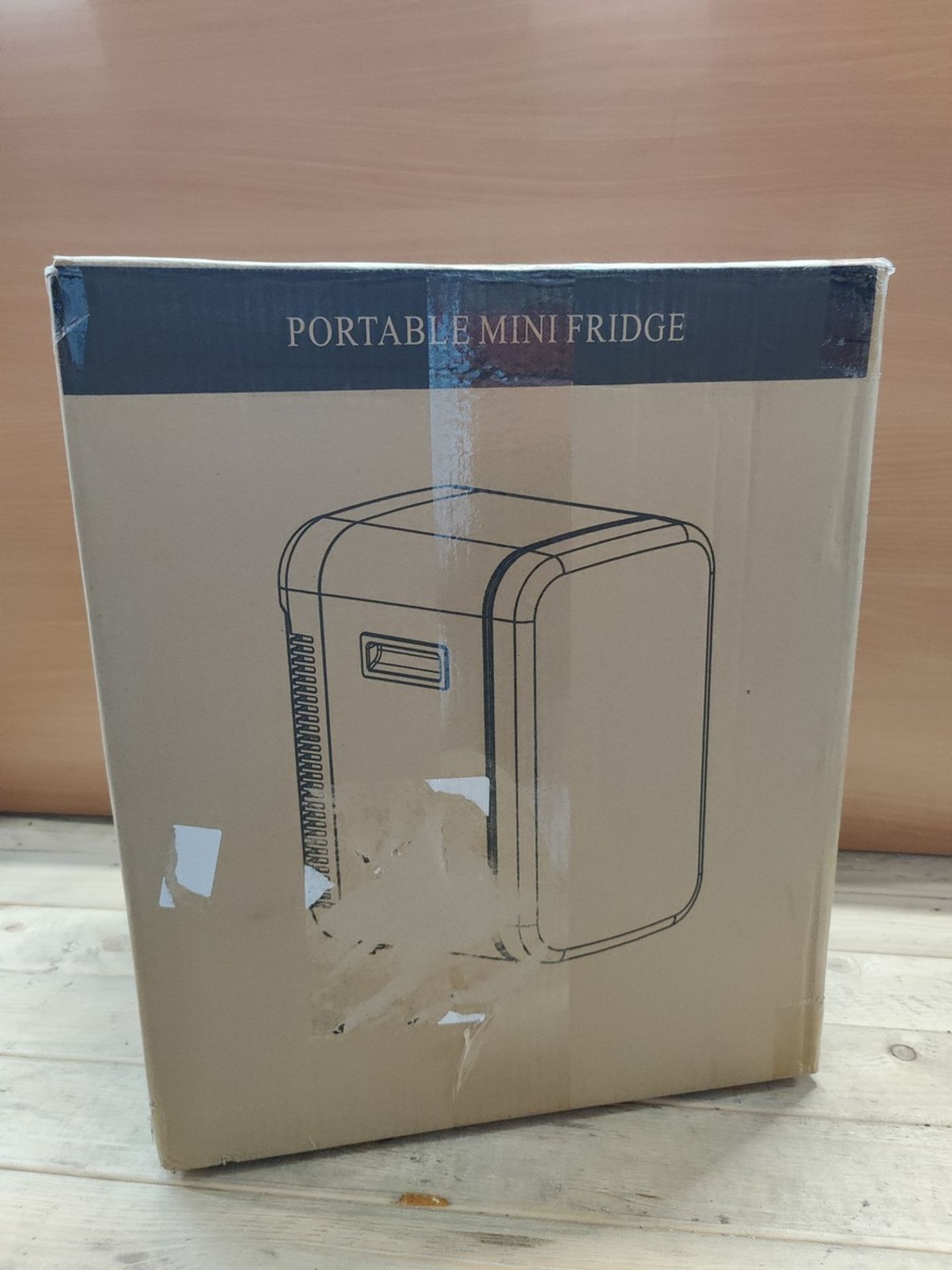 RRP £78.12 Mini Fridge 18 Litre/30 Cans - Image 2 of 2