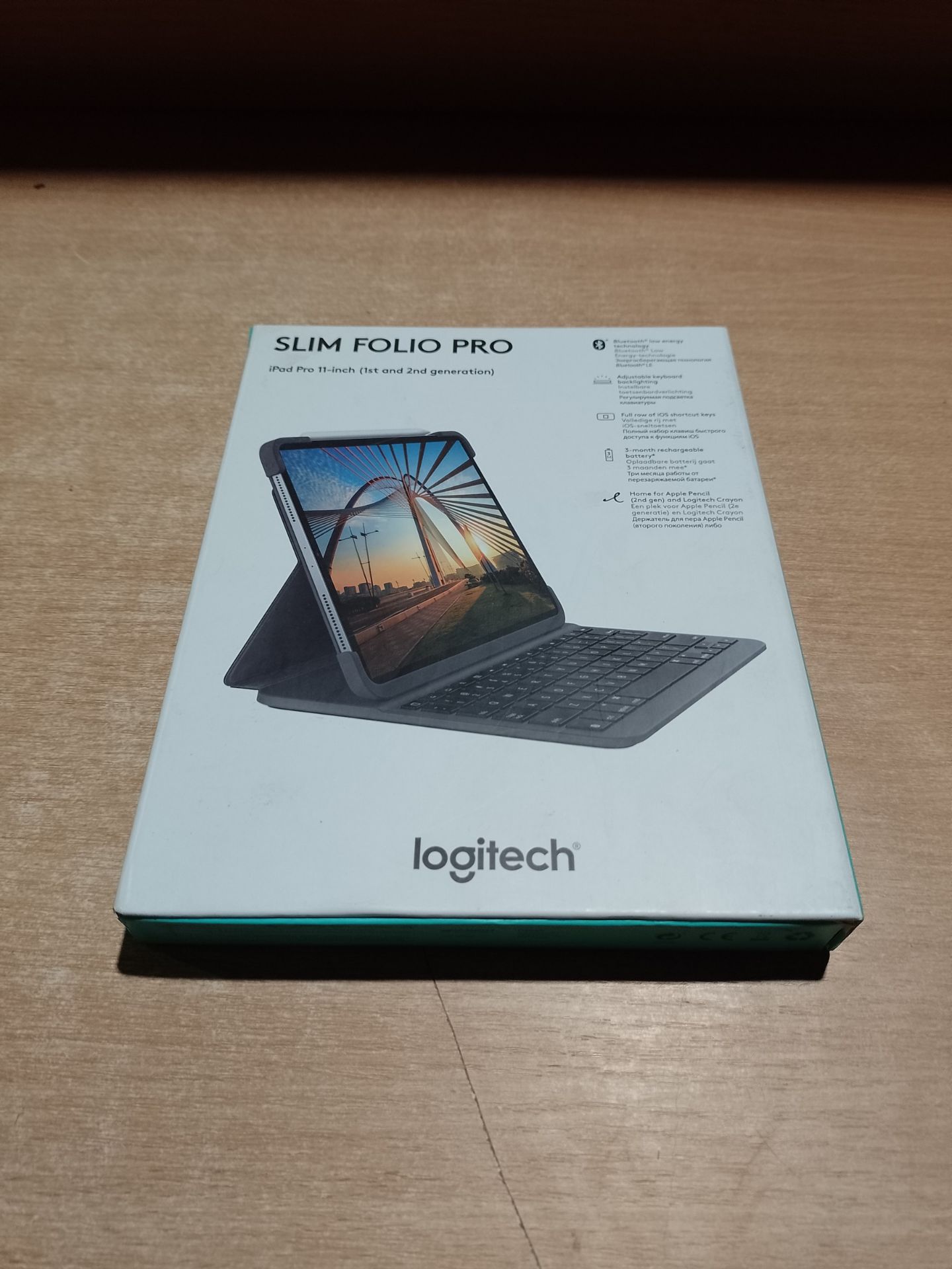 RRP £102.22 Logitech Slim Folio Pro Backlit Bluetooth Keyboard - Image 2 of 2