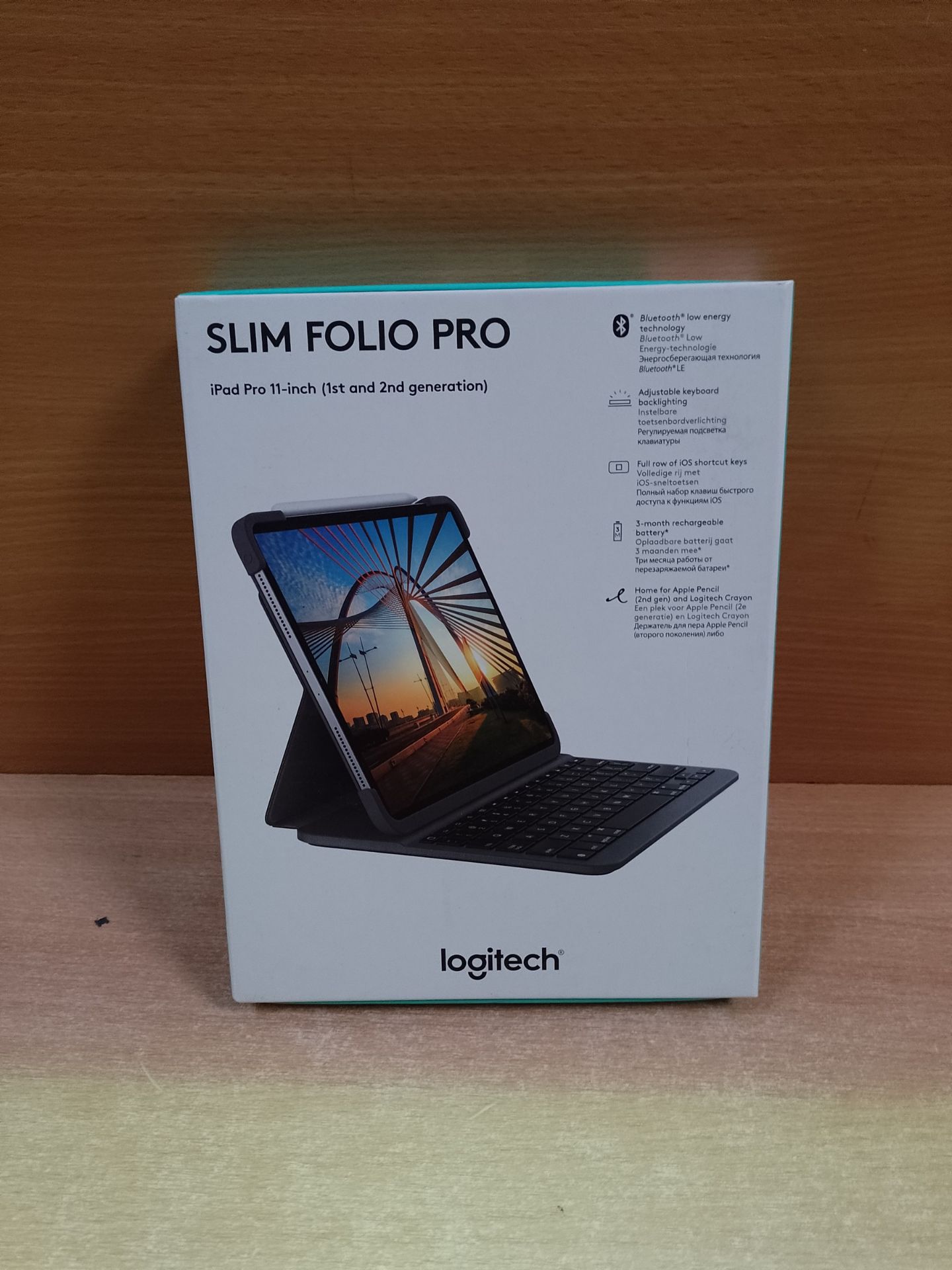 RRP £102.22 Logitech Slim Folio Pro Backlit Bluetooth Keyboard - Image 2 of 2