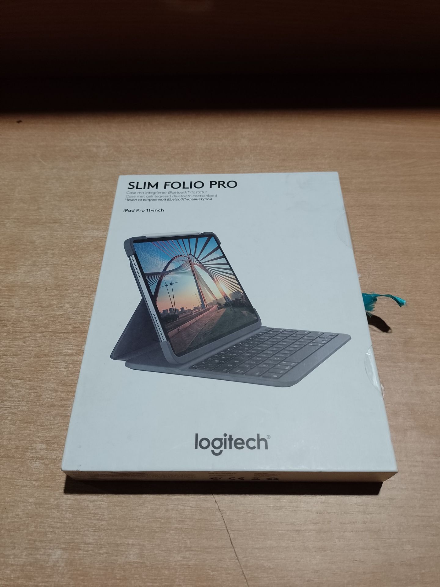 RRP £102.22 Logitech Slim Folio Pro Backlit Bluetooth Keyboard - Image 2 of 2