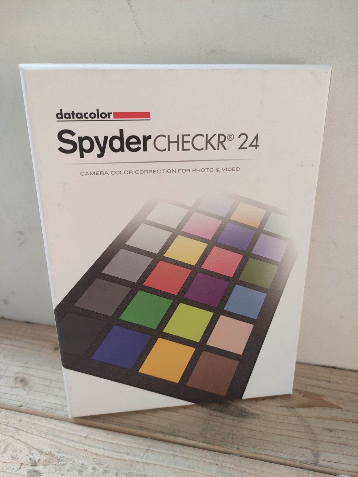 RRP £55.14 Datacolor SpyderCheckr24: 24 Colour Patch and Grey Card for camera calibration - Image 2 of 2
