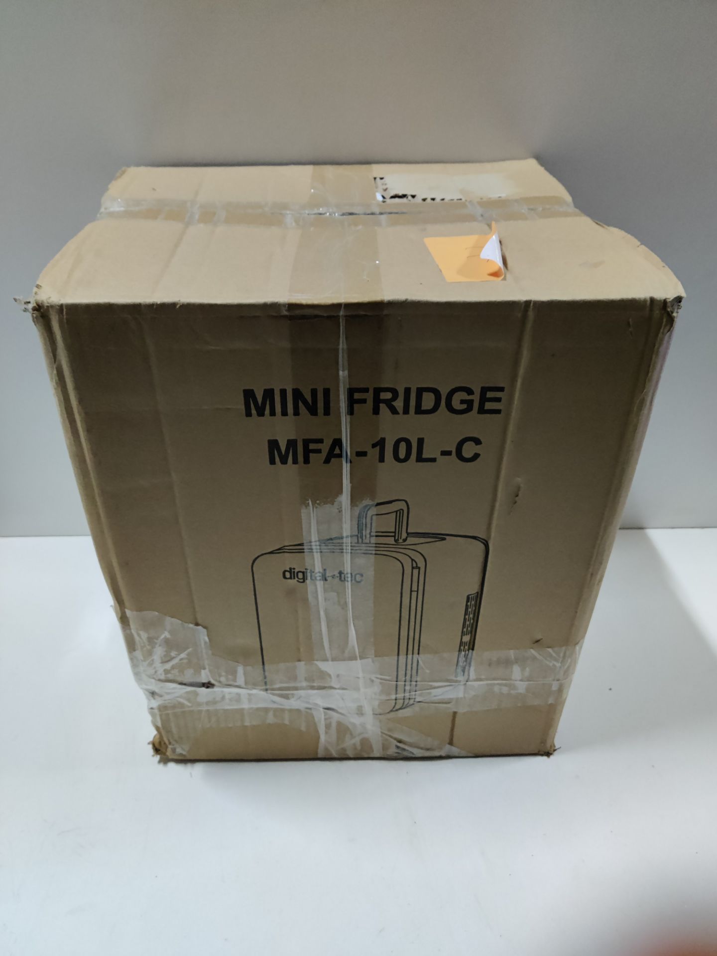 RRP £50.24 Digital Tec Mini Fridge 8 litre 10 Can Portable Mini Cooler & Warmer for Drinks - Image 2 of 2