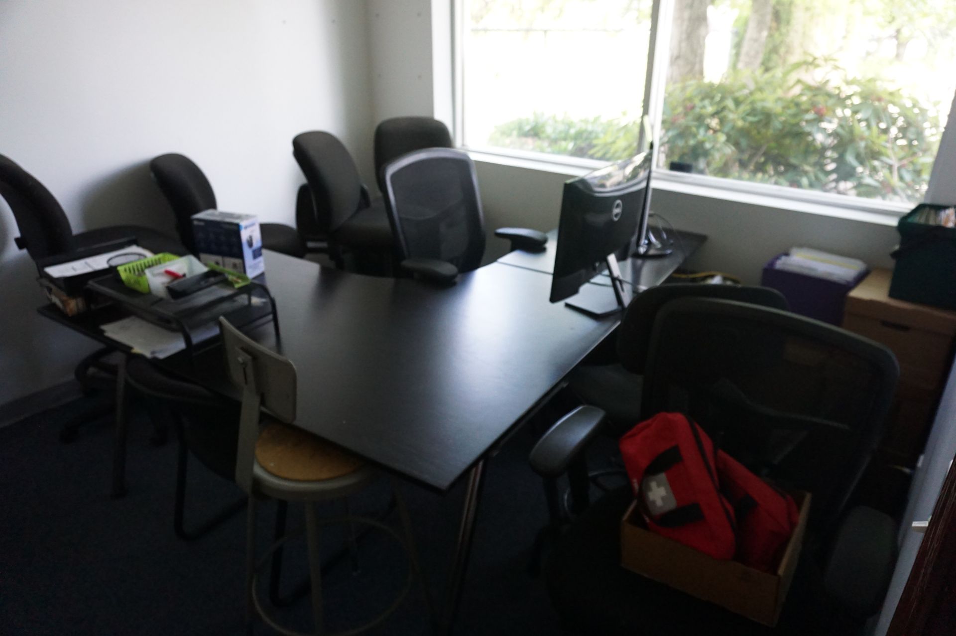 1ST FLOOR OFFICE WITH CONTENTS TO INCLUDE BUT NOT LIMITED TO: L DESK, STOOLS, ROLLING OFFICE CHAIRS, - Image 2 of 7