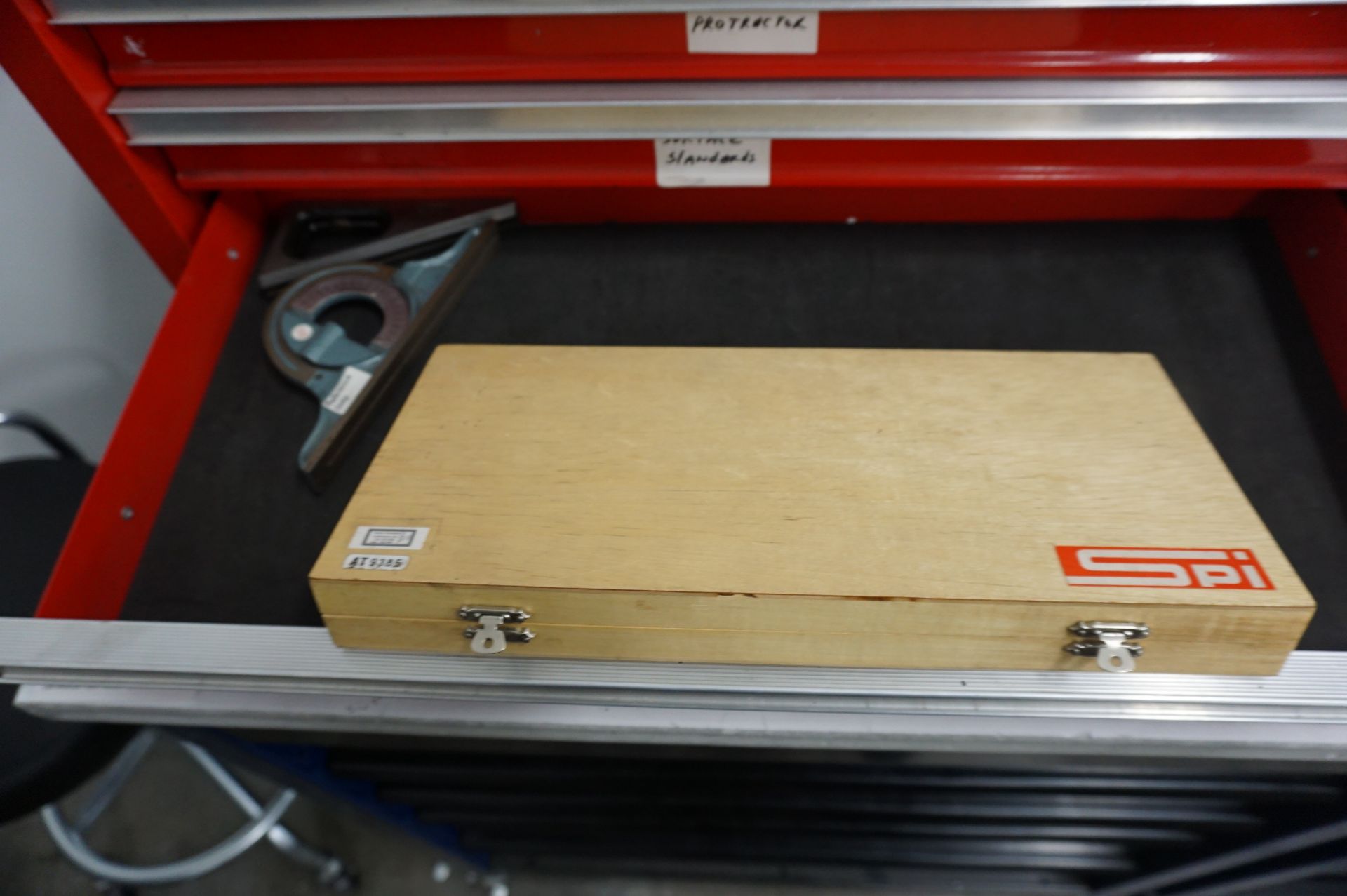 ROLLING TOOL CABINET AND ORGANIZER WITH CONTENTS TO INCLUDE: MISC. THREAD, PLUG, AND RING GAUGES, - Image 5 of 9