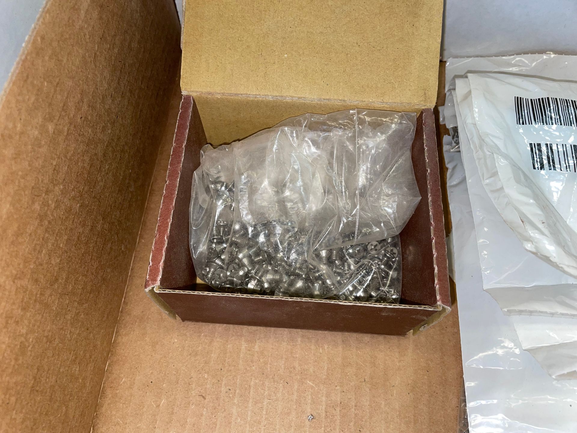 Lot with Various Phillips Flat Head Machine Screws - Image 4 of 5