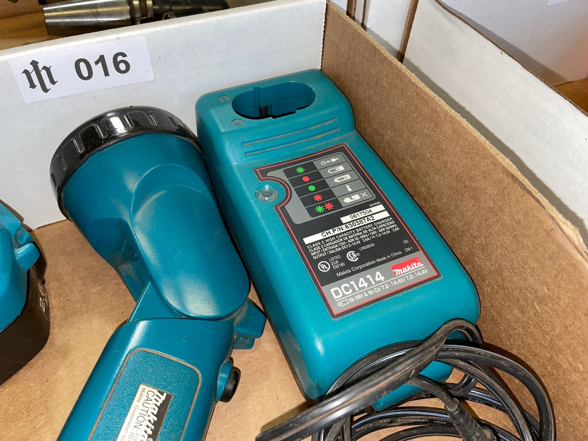 Lot including a Makita Drill, Light and Charger - Image 5 of 5