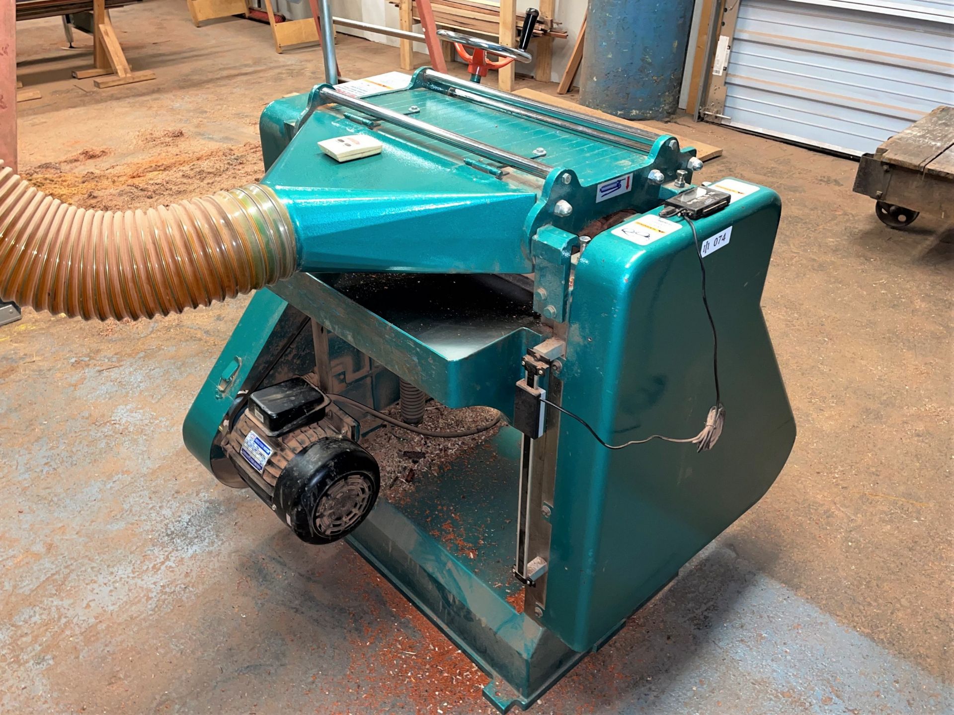 Grizzly Mdl. G0544 20" 5HP Pro Spiral Cutterhead Variable Speed Planer - Image 4 of 8