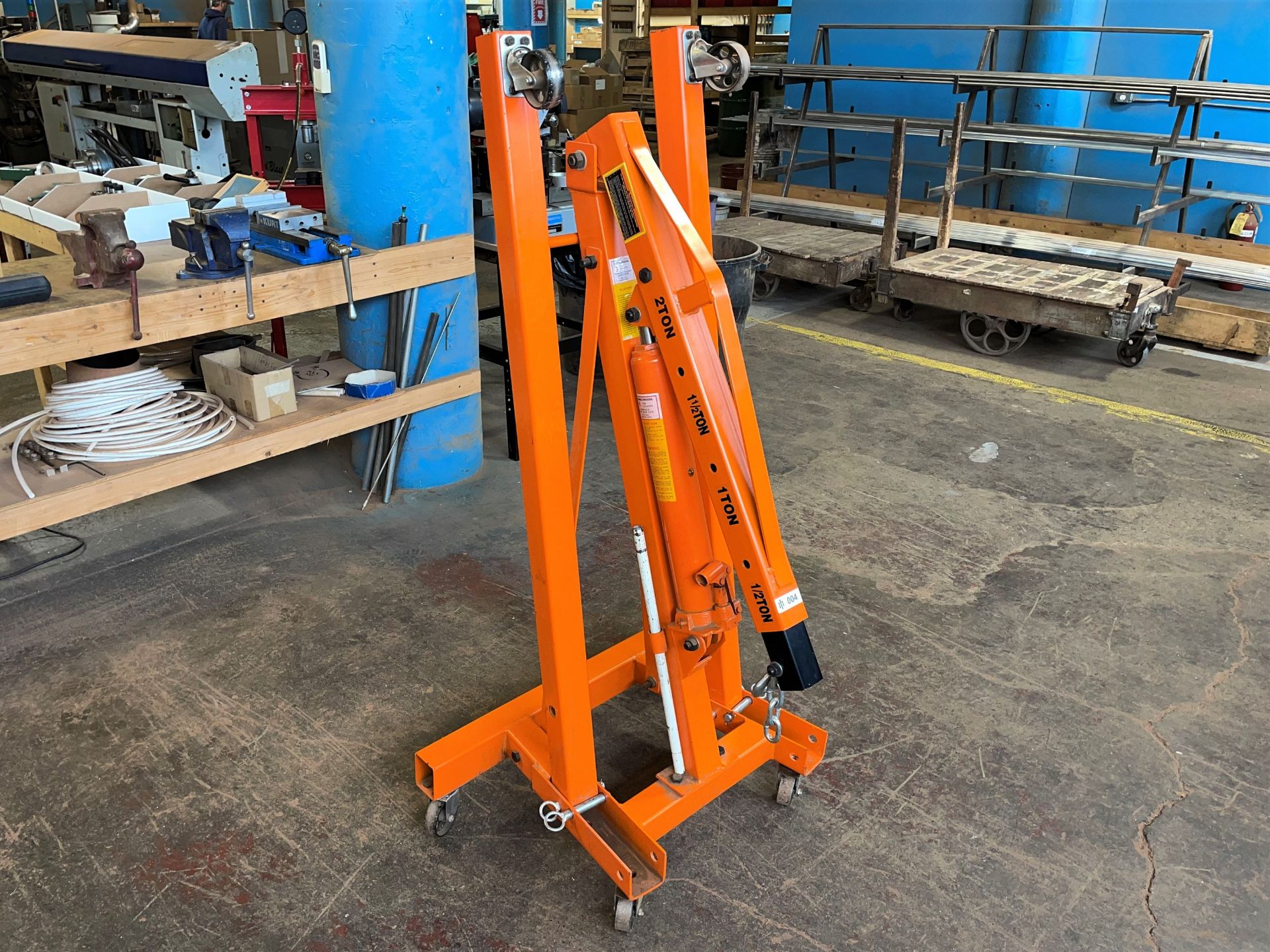 Central Hydraulics 2-Ton Hydraulic Foldable Shop Crane