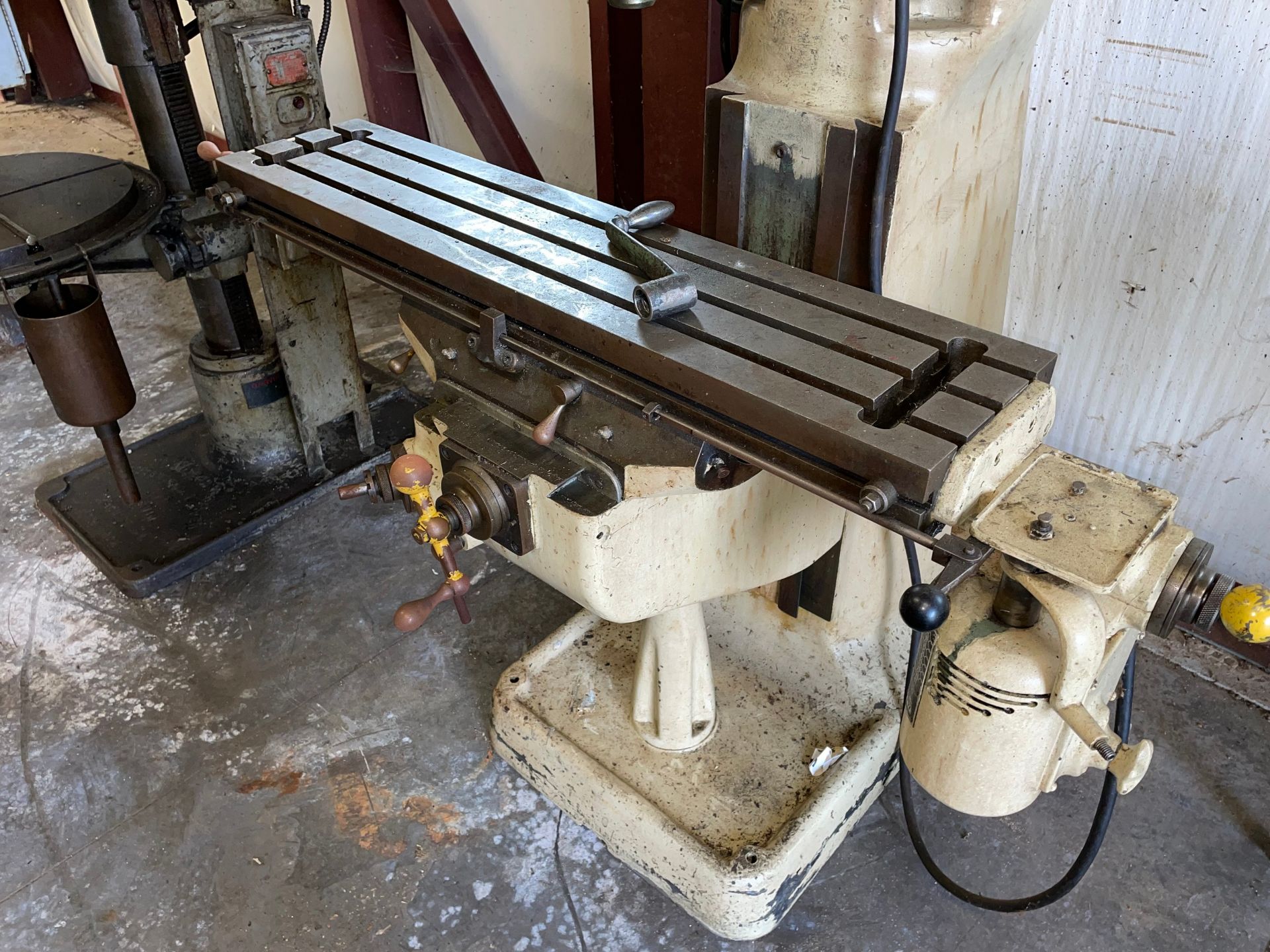 Bridgeport 1HP Vertical Milling Machine - Image 5 of 8