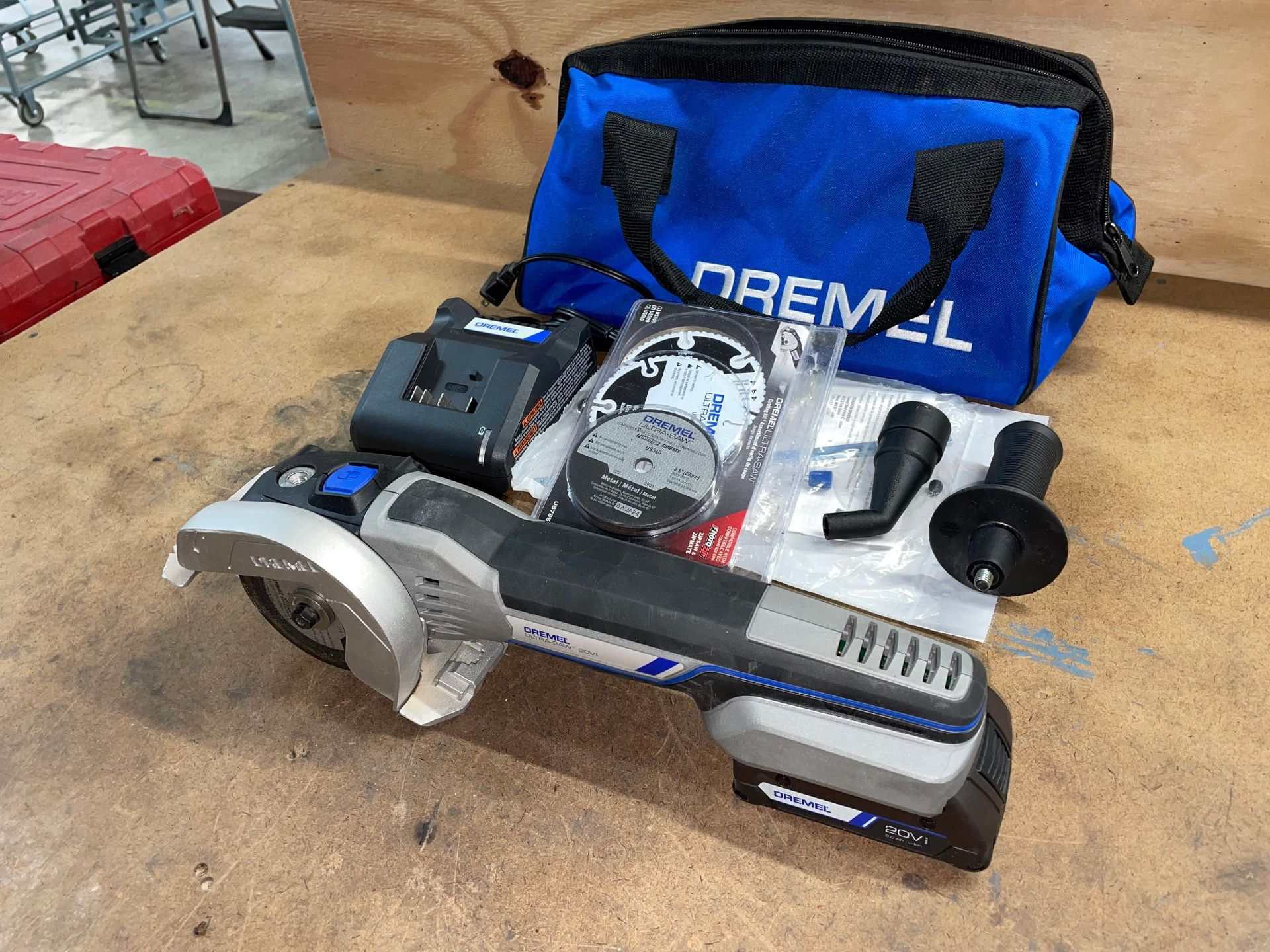 Dremel Ultra-Saw 20V Cordless Compact Saw Kit