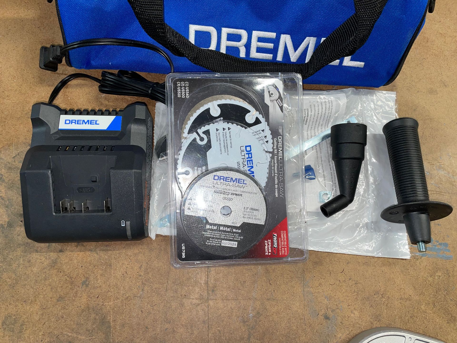 Dremel Ultra-Saw 20V Cordless Compact Saw Kit - Image 6 of 7