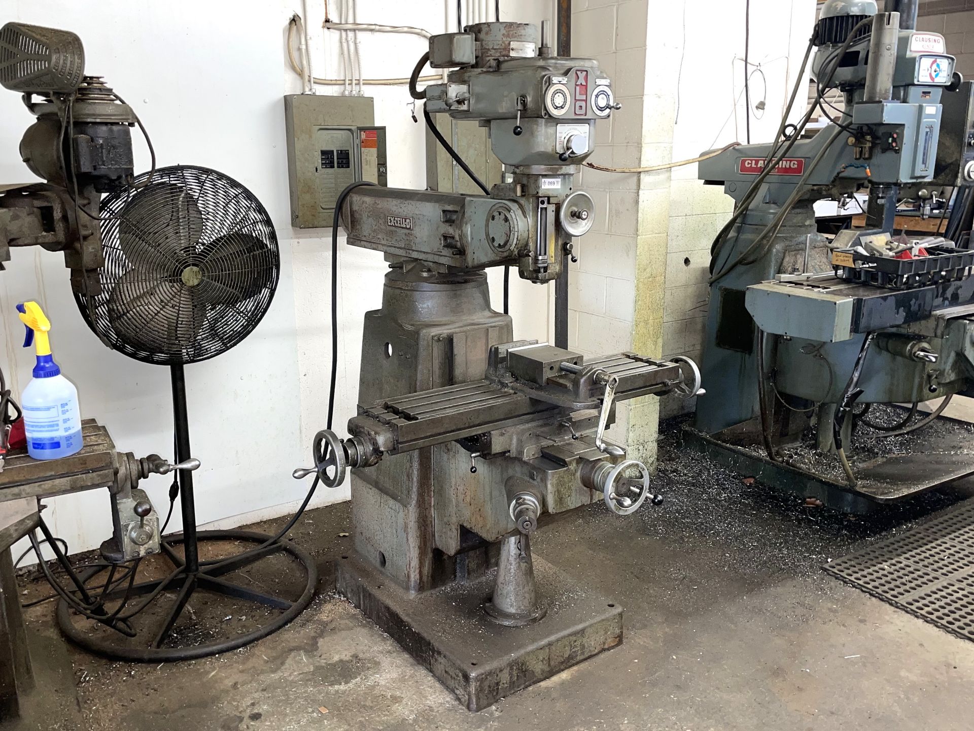 Ex-Cell-O Vertical Knee Type Milling Machine