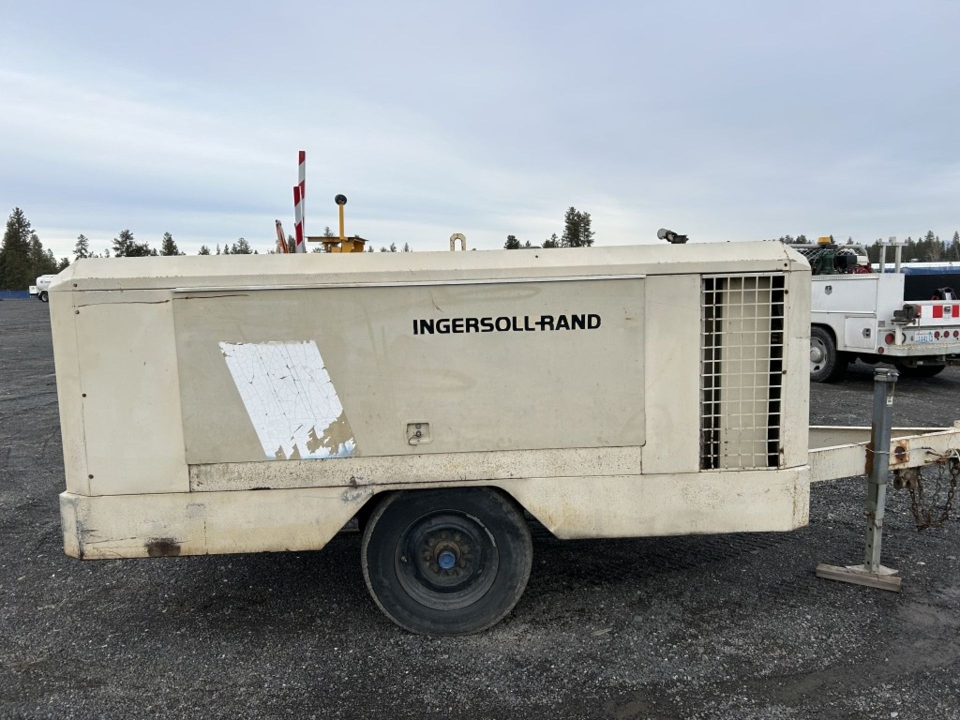 1989 Ingersoll-Rand 375 Towable Air Compressor - Image 6 of 27