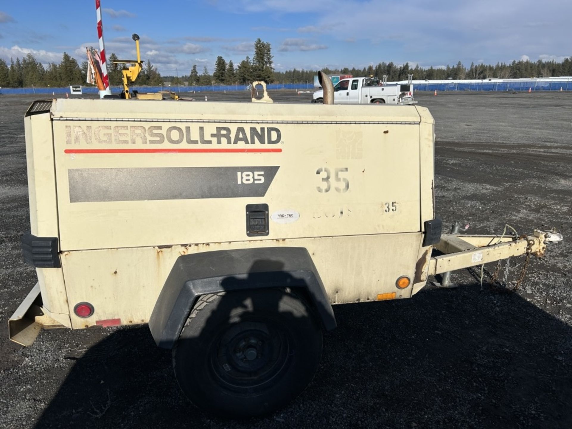 1999 Ingersoll-Rand 185 Towable Air Compressor - Image 6 of 29