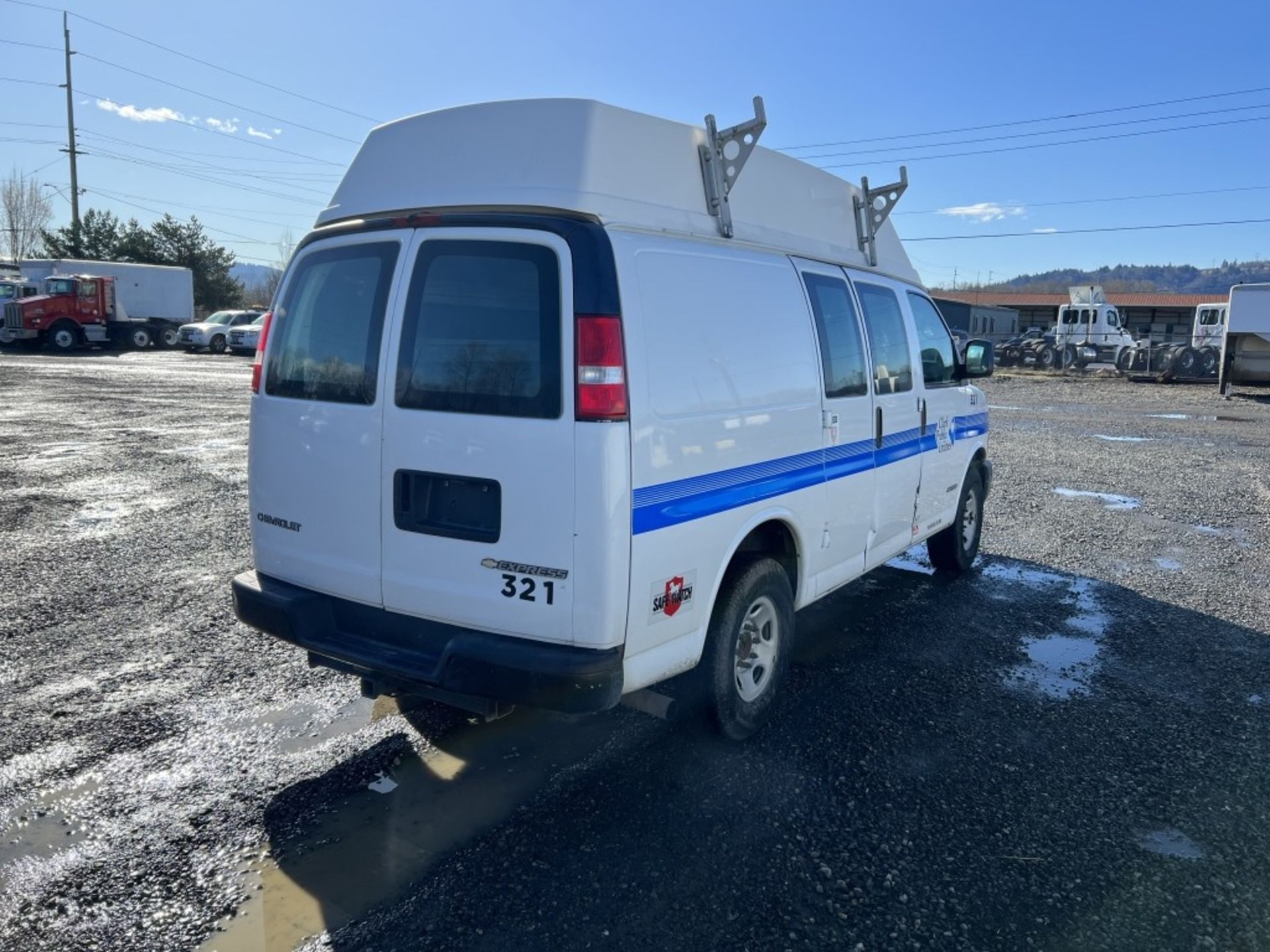 2006 Chevrolet Express 3500 Cargo Van - Image 4 of 30