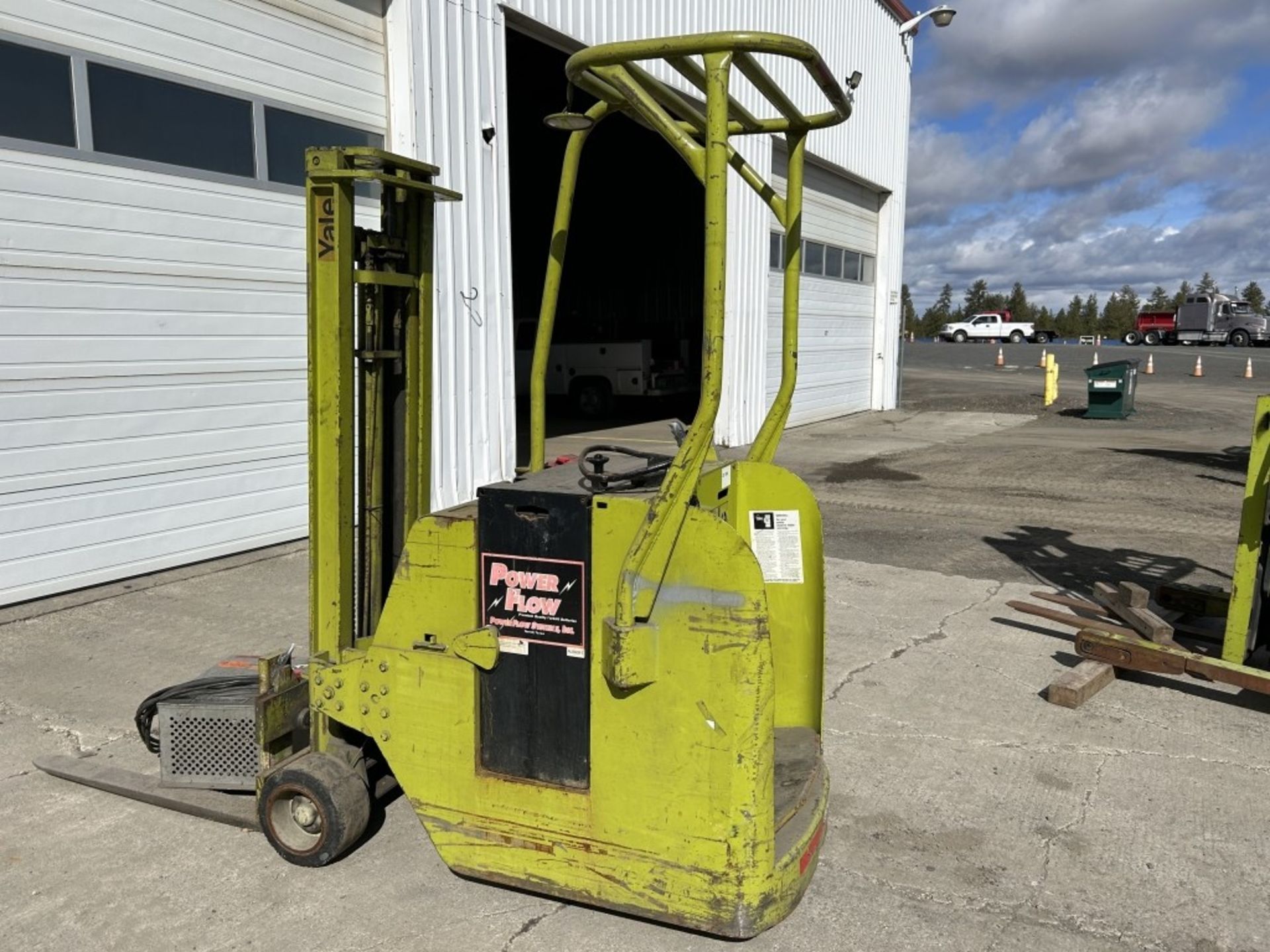 Yale ESC-030G4 Stand Up Fork Lift
