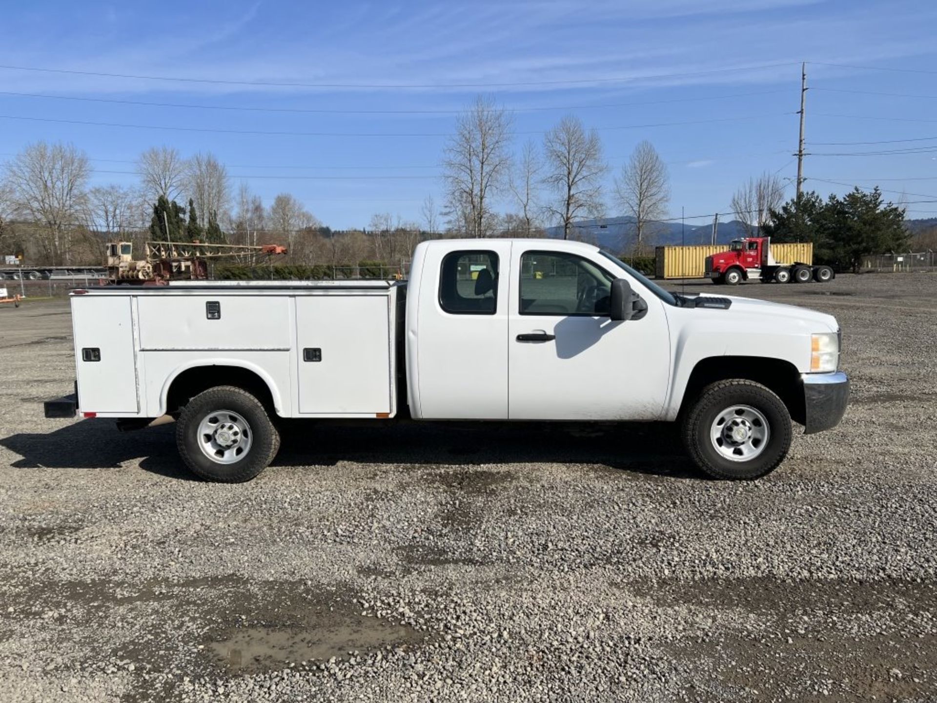 2009 Chevrolet Silverado Extra Cab Utility Truck - Image 3 of 28