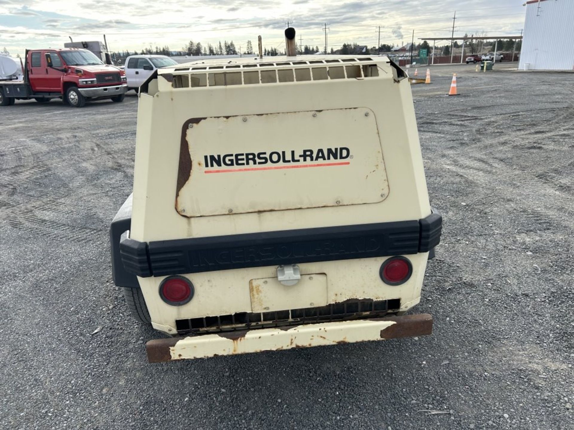 2001 Ingersoll-Rand 185 Towable Air Compressor - Image 4 of 21