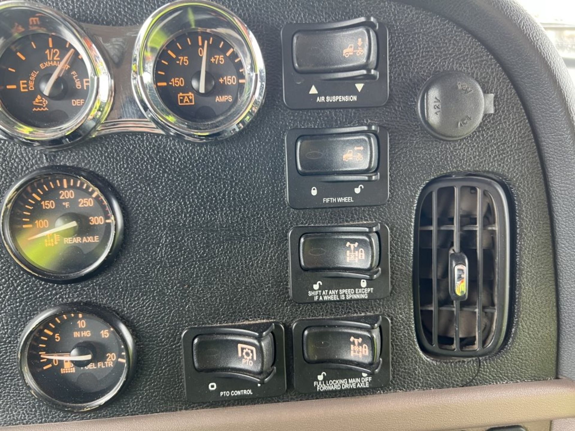 2019 Peterbilt 389 T/A Sleeper Truck Tractor - Image 32 of 39