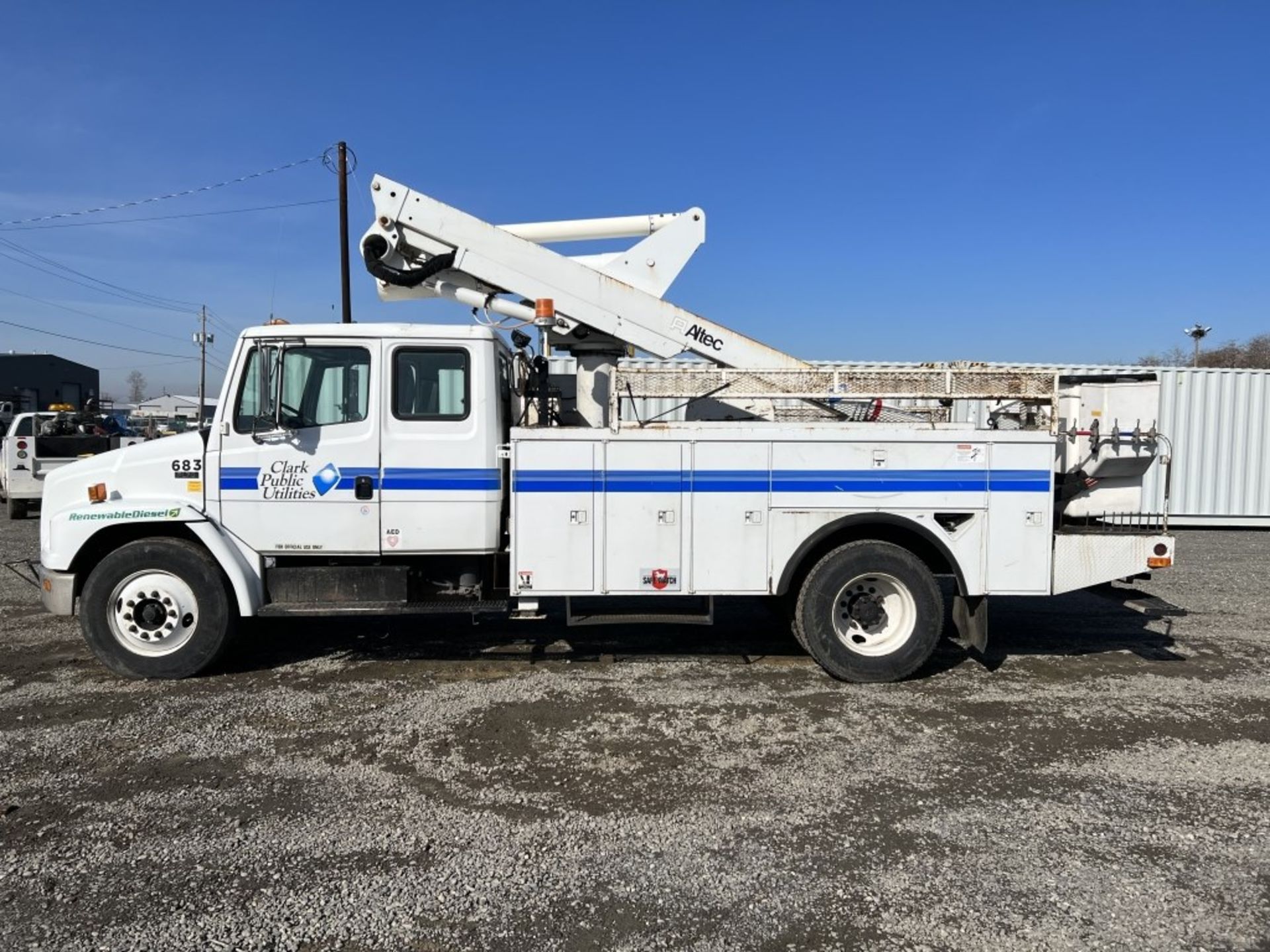 1999 Freightliner FL70 Extra Cab Bucket Truck - Image 7 of 49