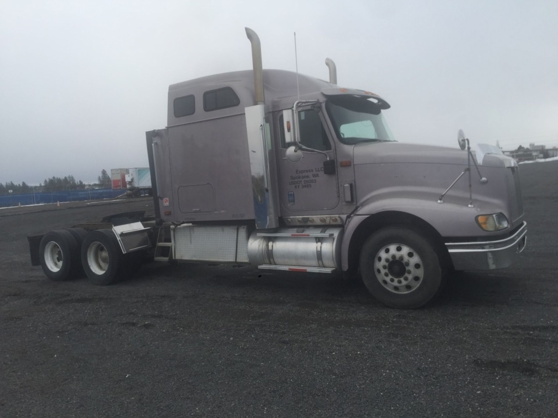 2005 International 9400i T/A Sleeper Truck Tractor - Image 7 of 46